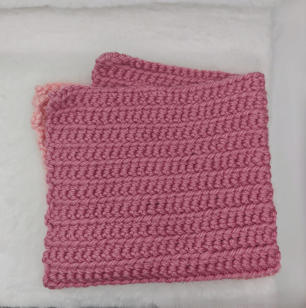 Handgehäkelte Hundedecke Rosa – Kuscheldecke fürs Hundekörbchen | Handmade