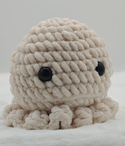 Gehäkelte Kuschel‑Qualle „Jelly“ | Weiches Amigurumi‑Plüschtier handgemacht | Geschenk & Deko (Offwhite)