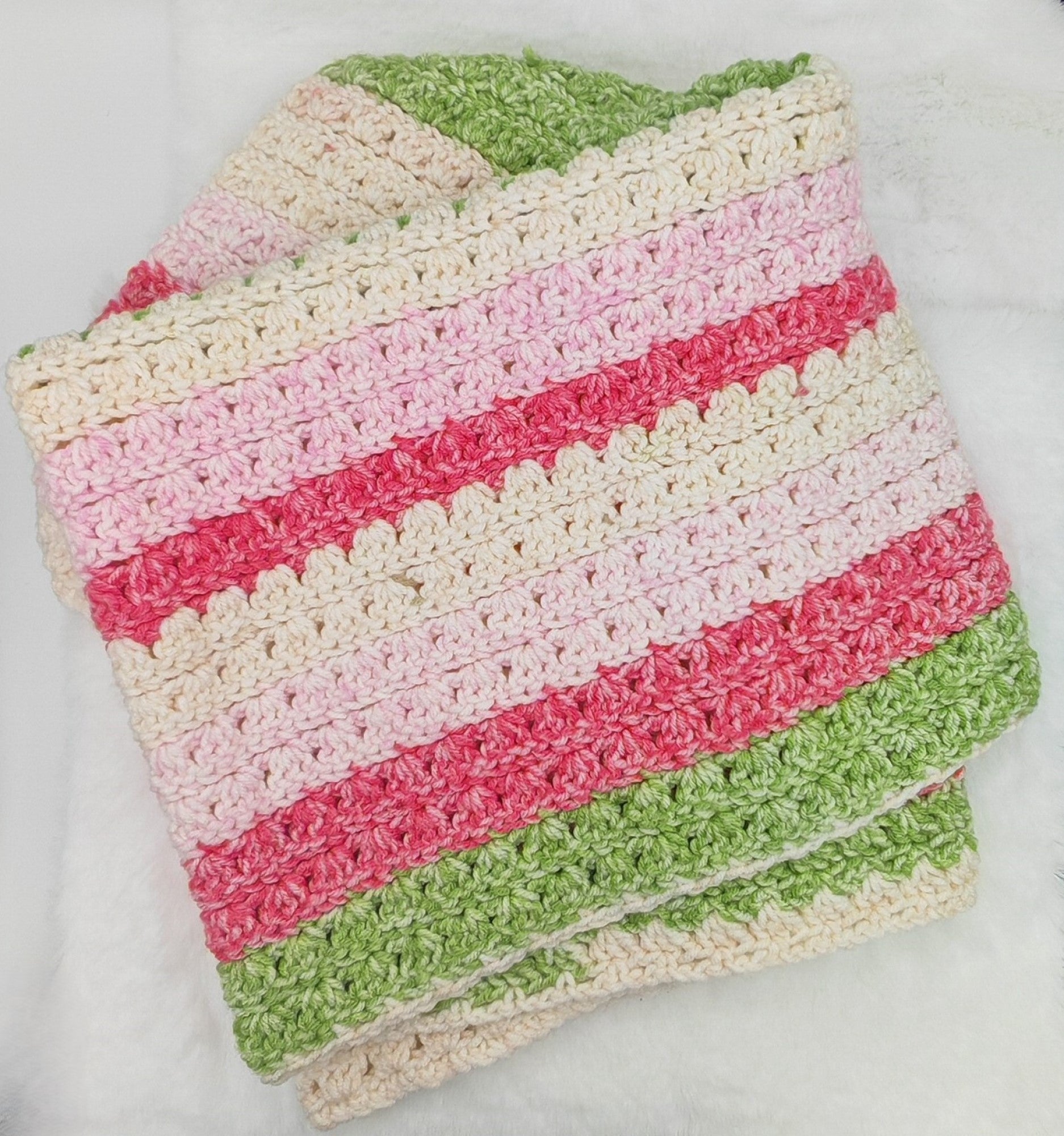 Gehäkelte gestreifte Decke | Handgemachte Kuscheldecke & Wohnaccessoire | Boho Deko