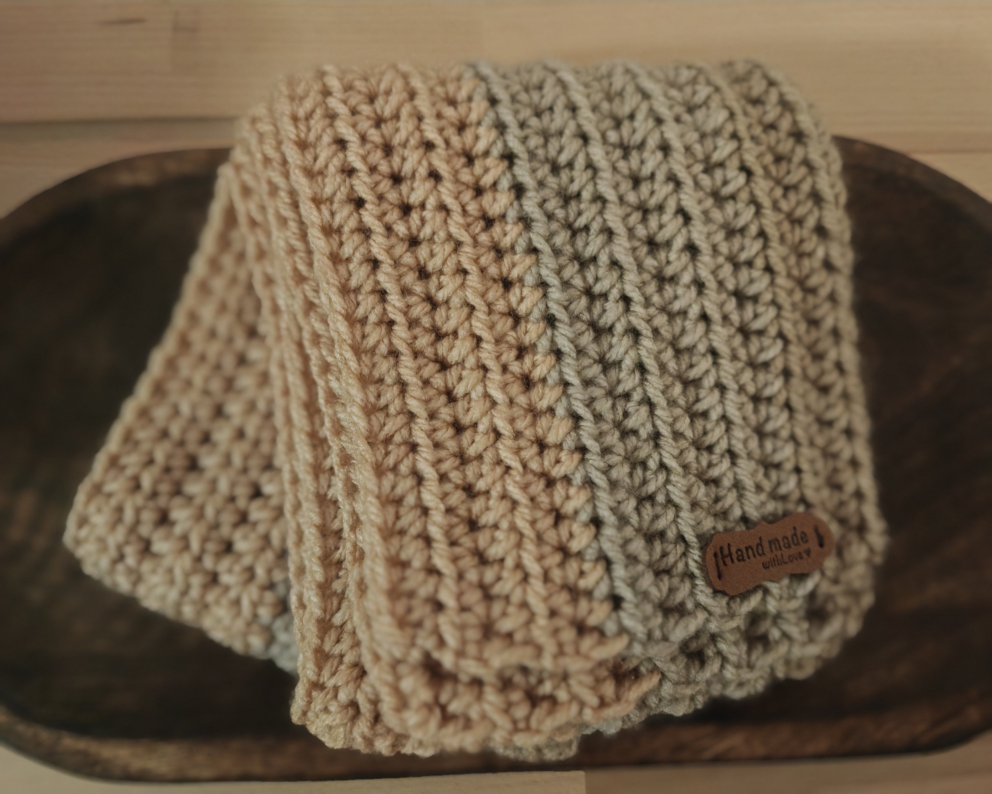 Handgehäkelter Schal in Naturtönen – kuschelig & zeitlos | Unikat