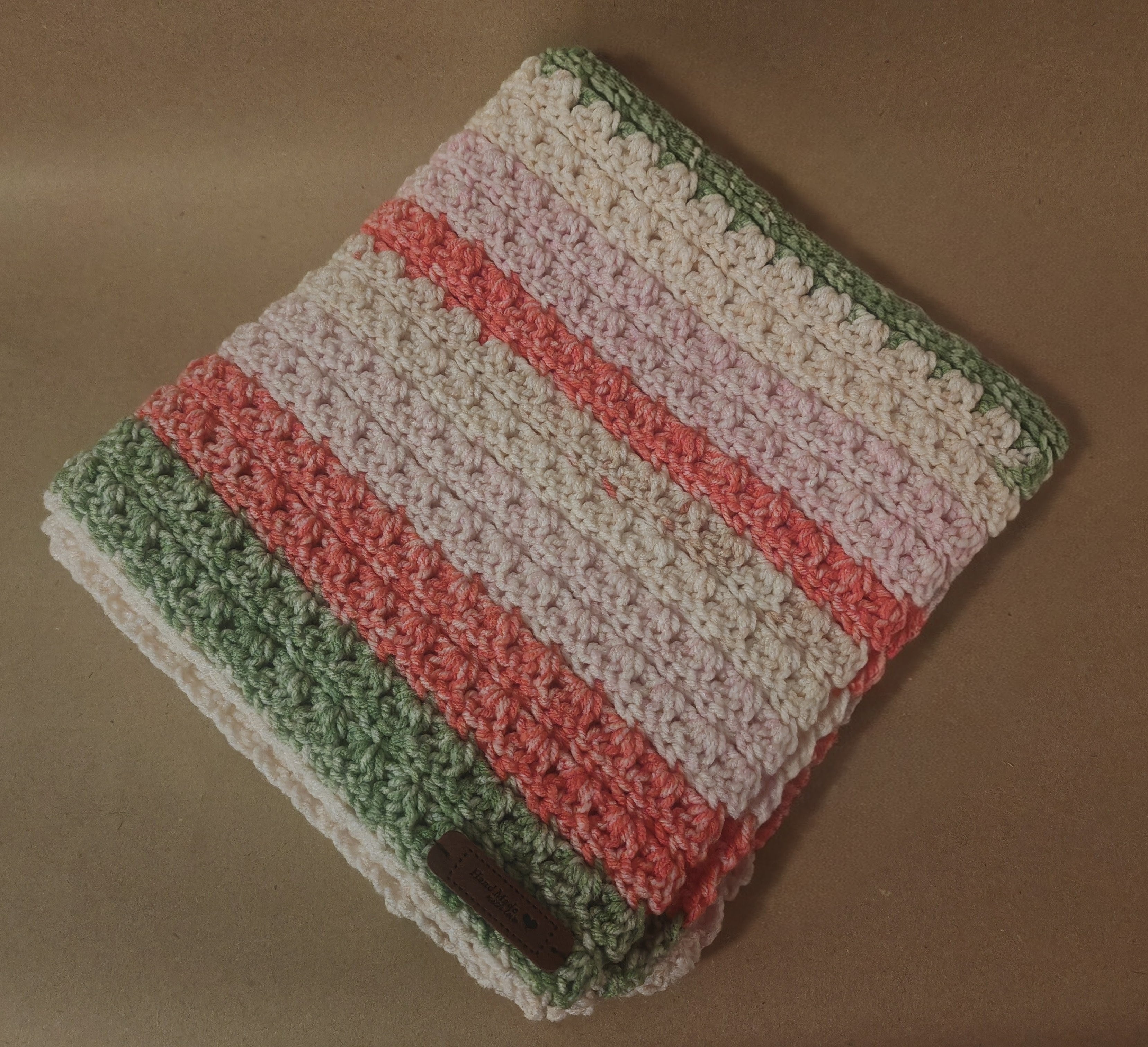 Gehäkelte gestreifte Decke | Handgemachte Kuscheldecke & Wohnaccessoire | Boho Deko