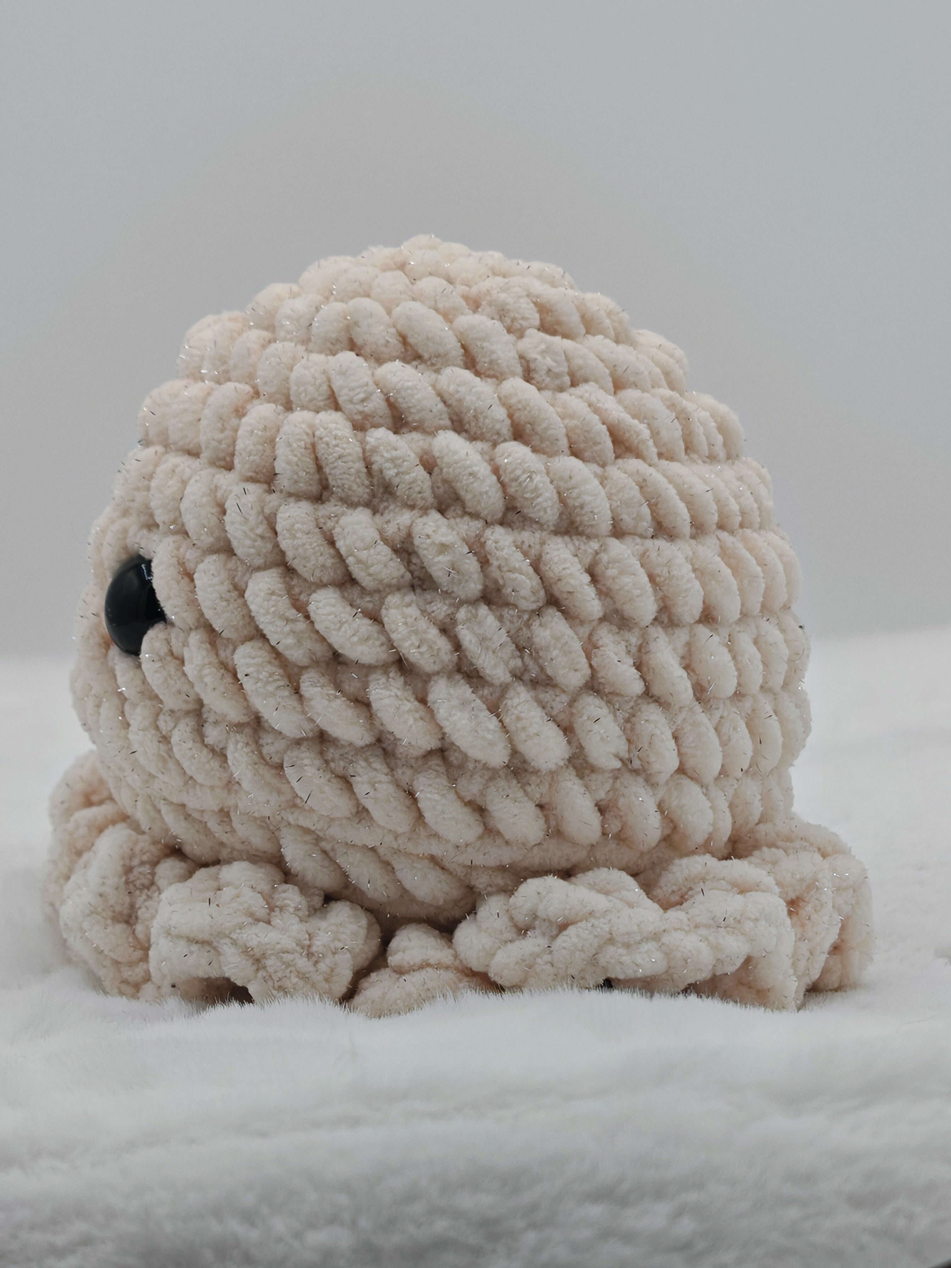 Gehäkelte Kuschel‑Qualle „Jelly“ | Weiches Amigurumi‑Plüschtier handgemacht | Geschenk & Deko (Offwhite)