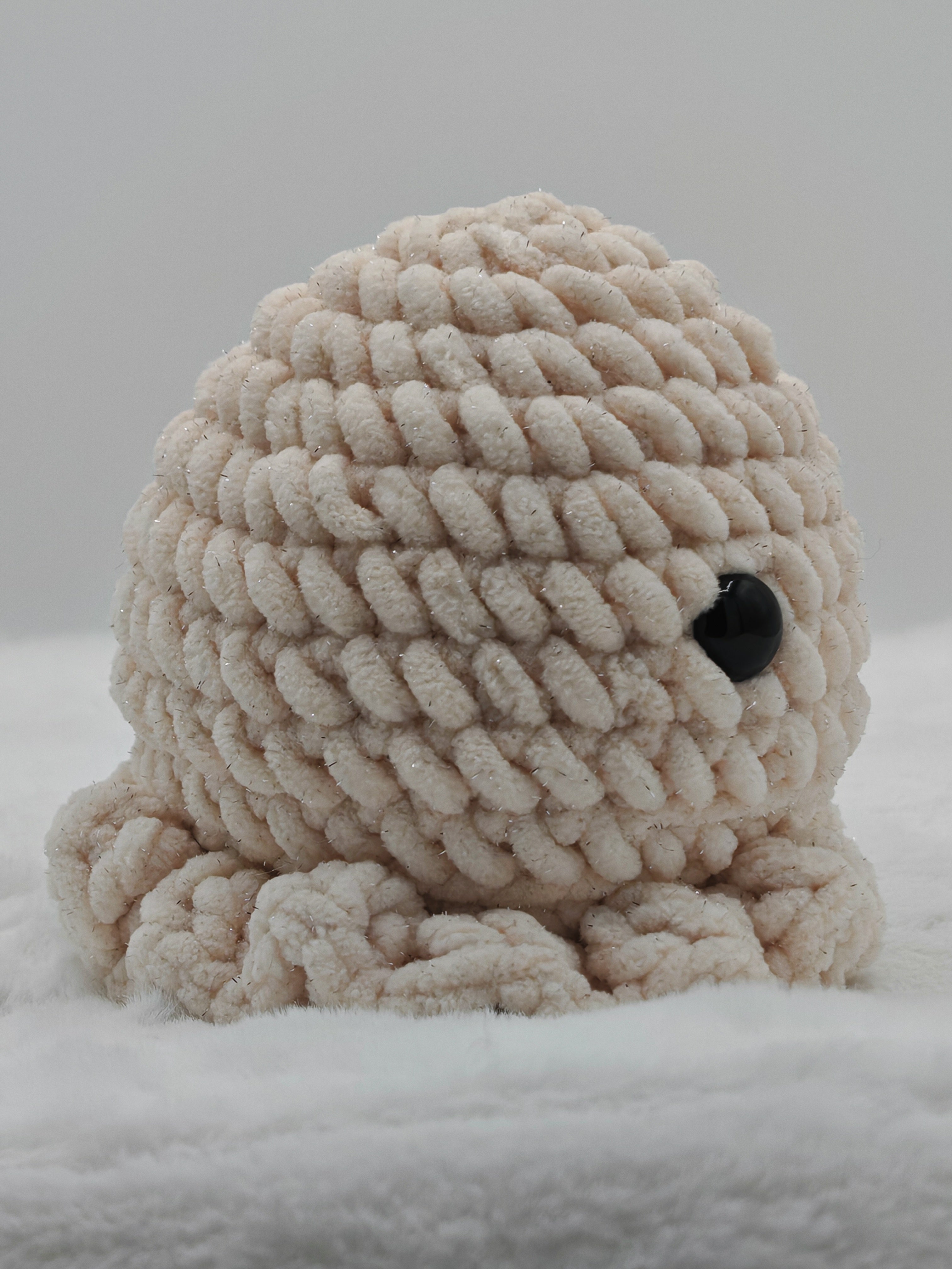Gehäkelte Kuschel‑Qualle „Jelly“ | Weiches Amigurumi‑Plüschtier handgemacht | Geschenk & Deko (Offwhite)