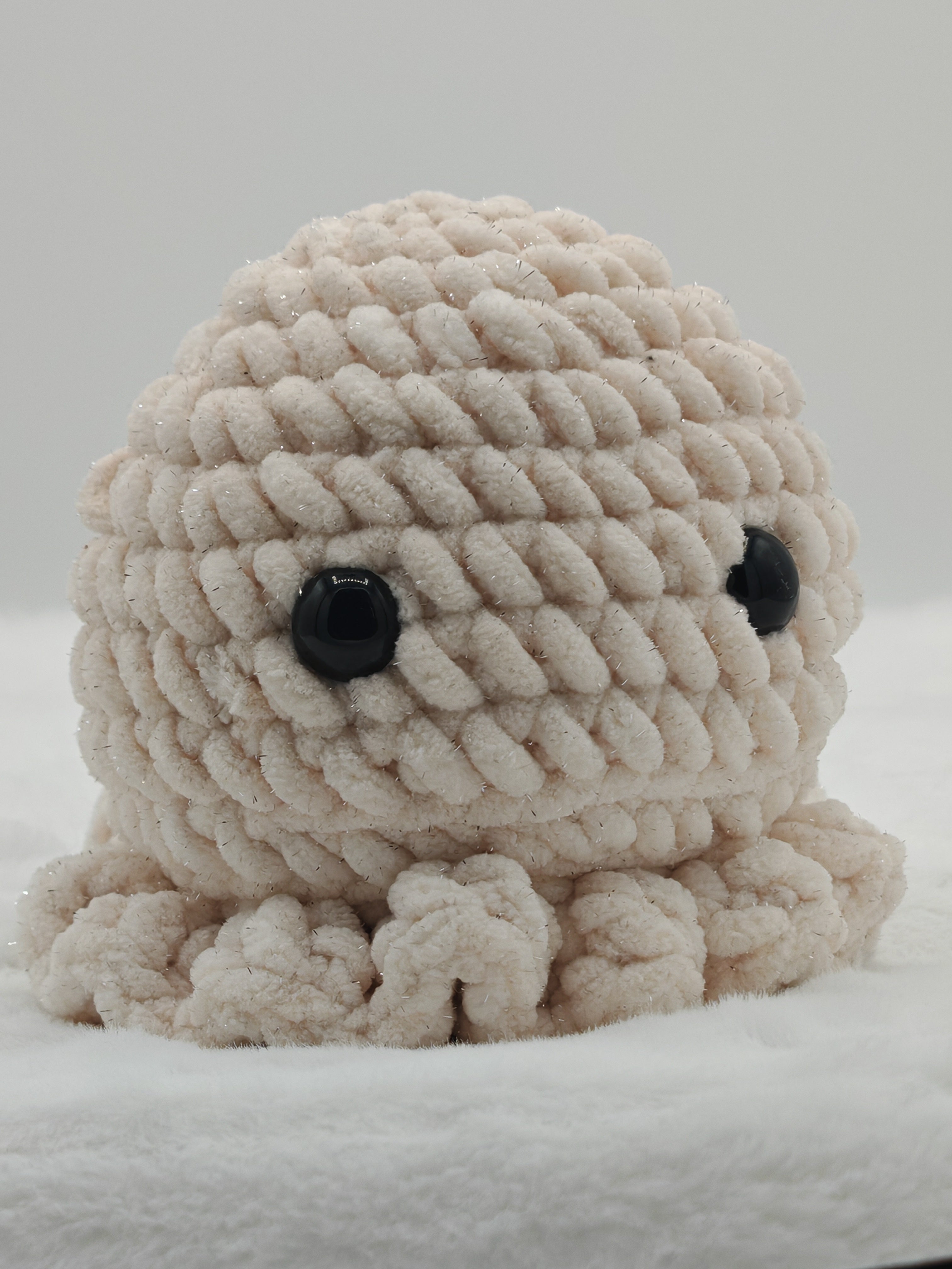 Gehäkelte Kuschel‑Qualle „Jelly“ | Weiches Amigurumi‑Plüschtier handgemacht | Geschenk & Deko (Offwhite)