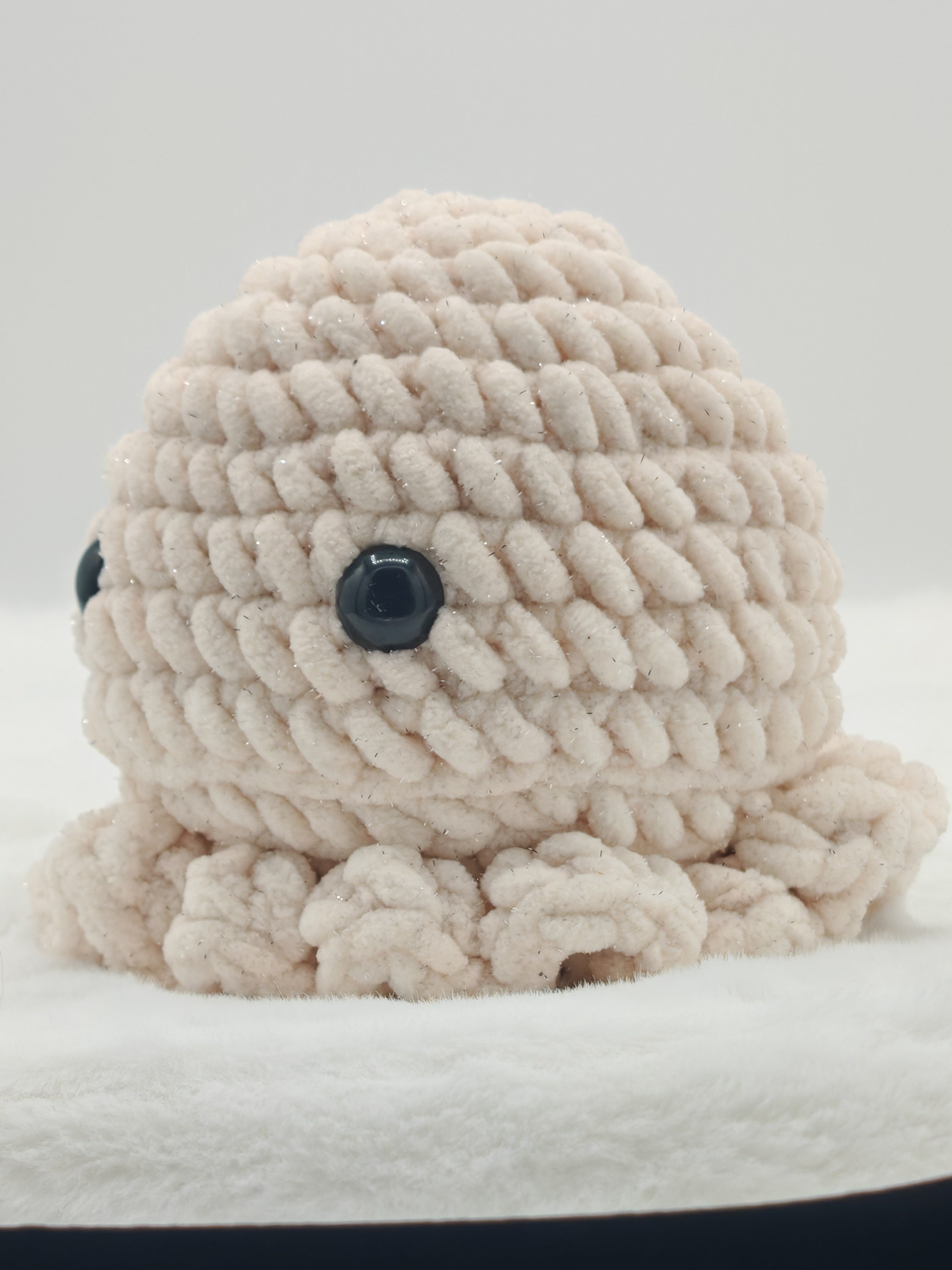 Gehäkelte Kuschel‑Qualle „Jelly“ | Weiches Amigurumi‑Plüschtier handgemacht | Geschenk & Deko (Offwhite)