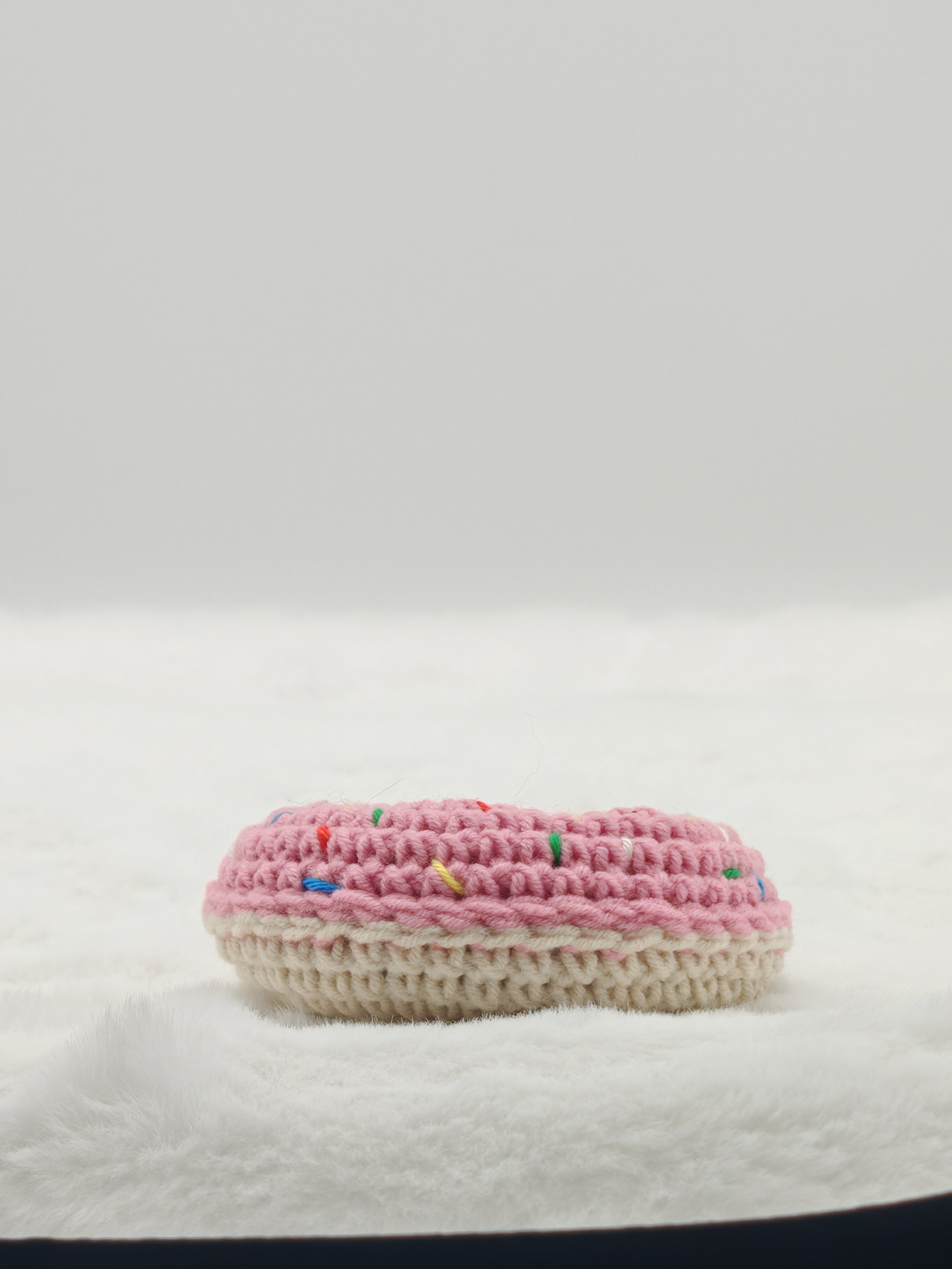 Schlüsselanhänger Donut mit auffälligem Amigurumi-Design