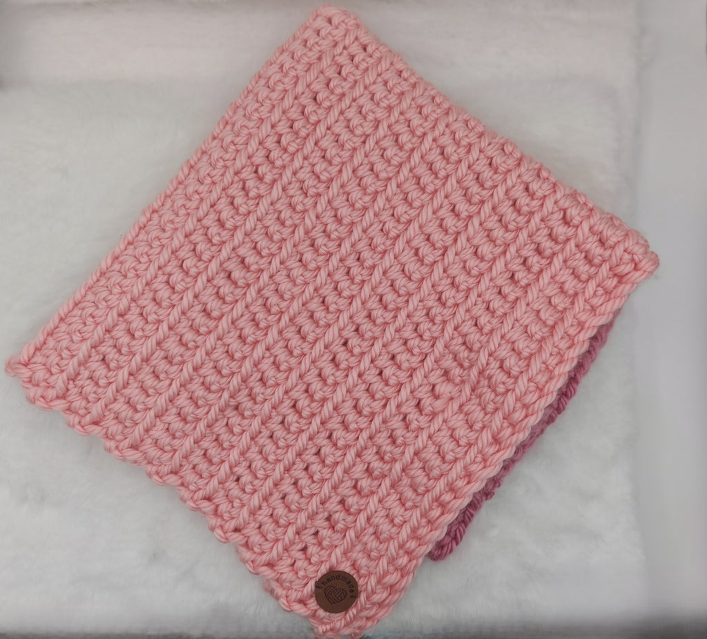 Handgehäkelte Hundedecke Rosa – Kuscheldecke fürs Hundekörbchen | Handmade