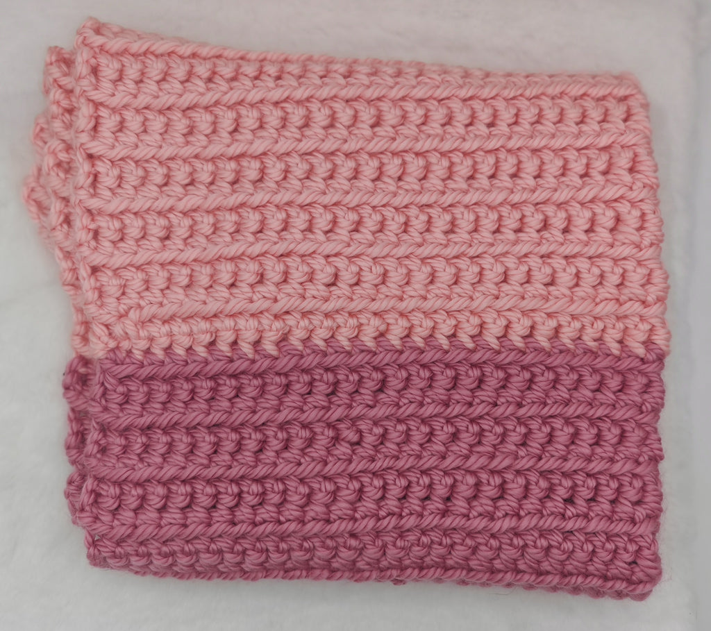 Handgehäkelte Hundedecke Rosa – Kuscheldecke fürs Hundekörbchen | Handmade