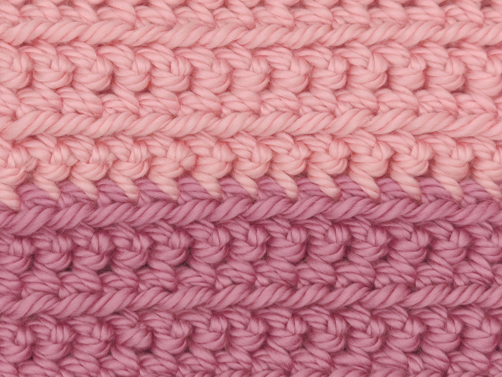 Handgehäkelte Hundedecke Rosa – Kuscheldecke fürs Hundekörbchen | Handmade