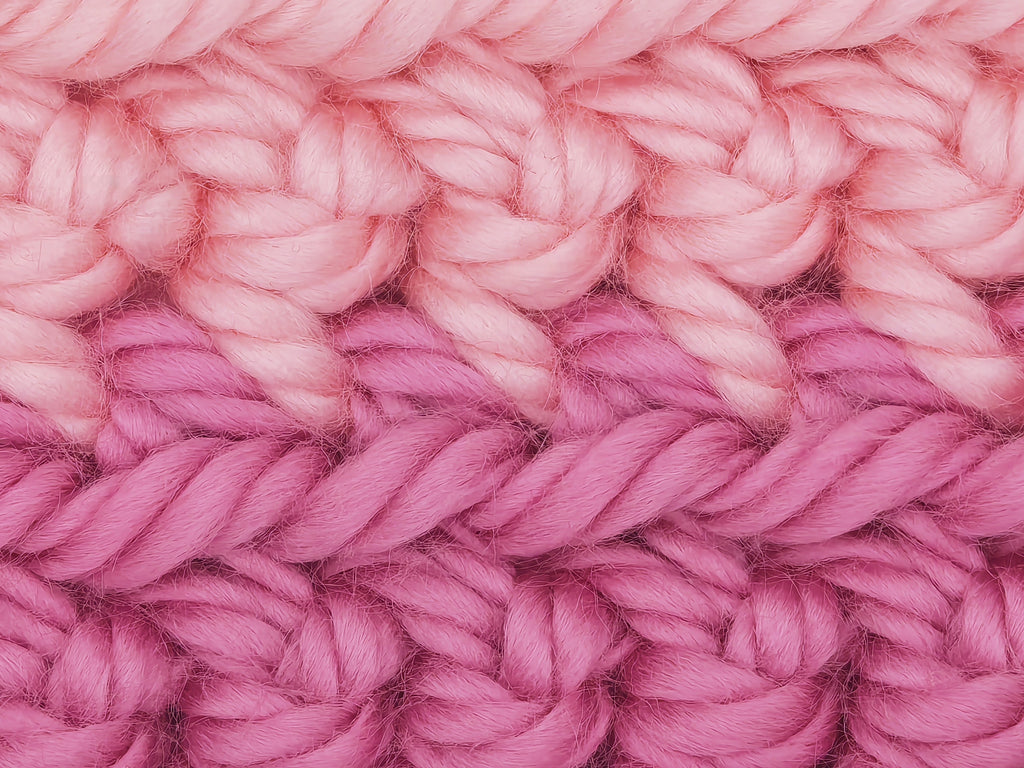 Handgehäkelte Hundedecke Rosa – Kuscheldecke fürs Hundekörbchen | Handmade