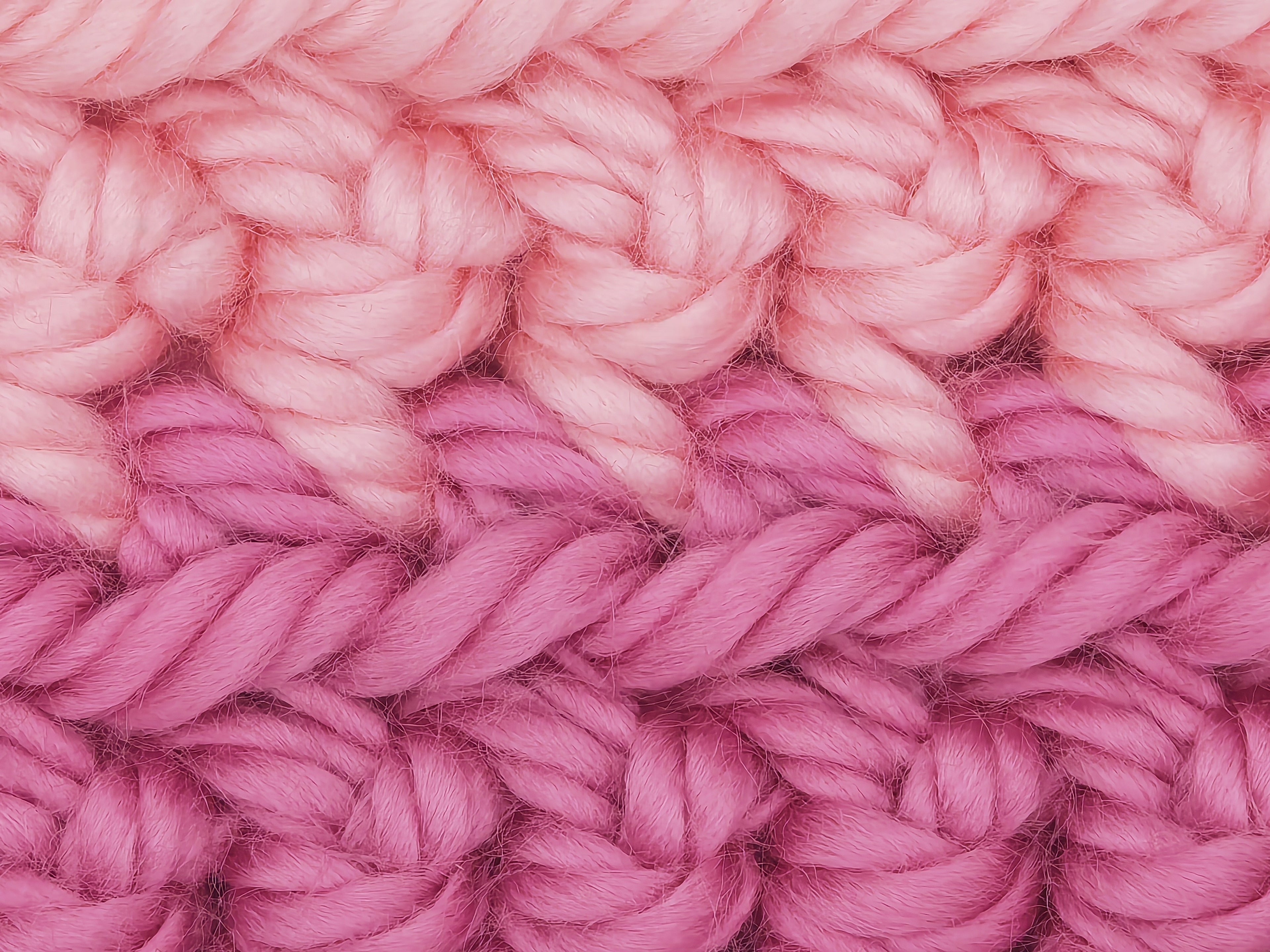 Handgehäkelte Hundedecke Rosa – Kuscheldecke fürs Hundekörbchen | Handmade