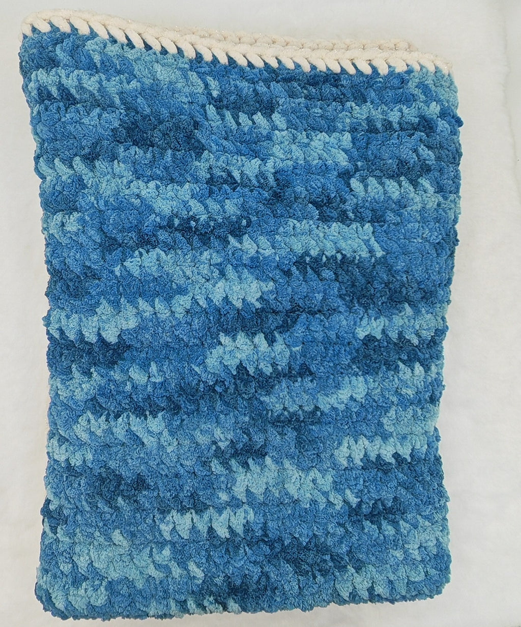 Handgehäkelte Kuscheldecke in Blau | Sofa- & Babydecke | Handgemacht