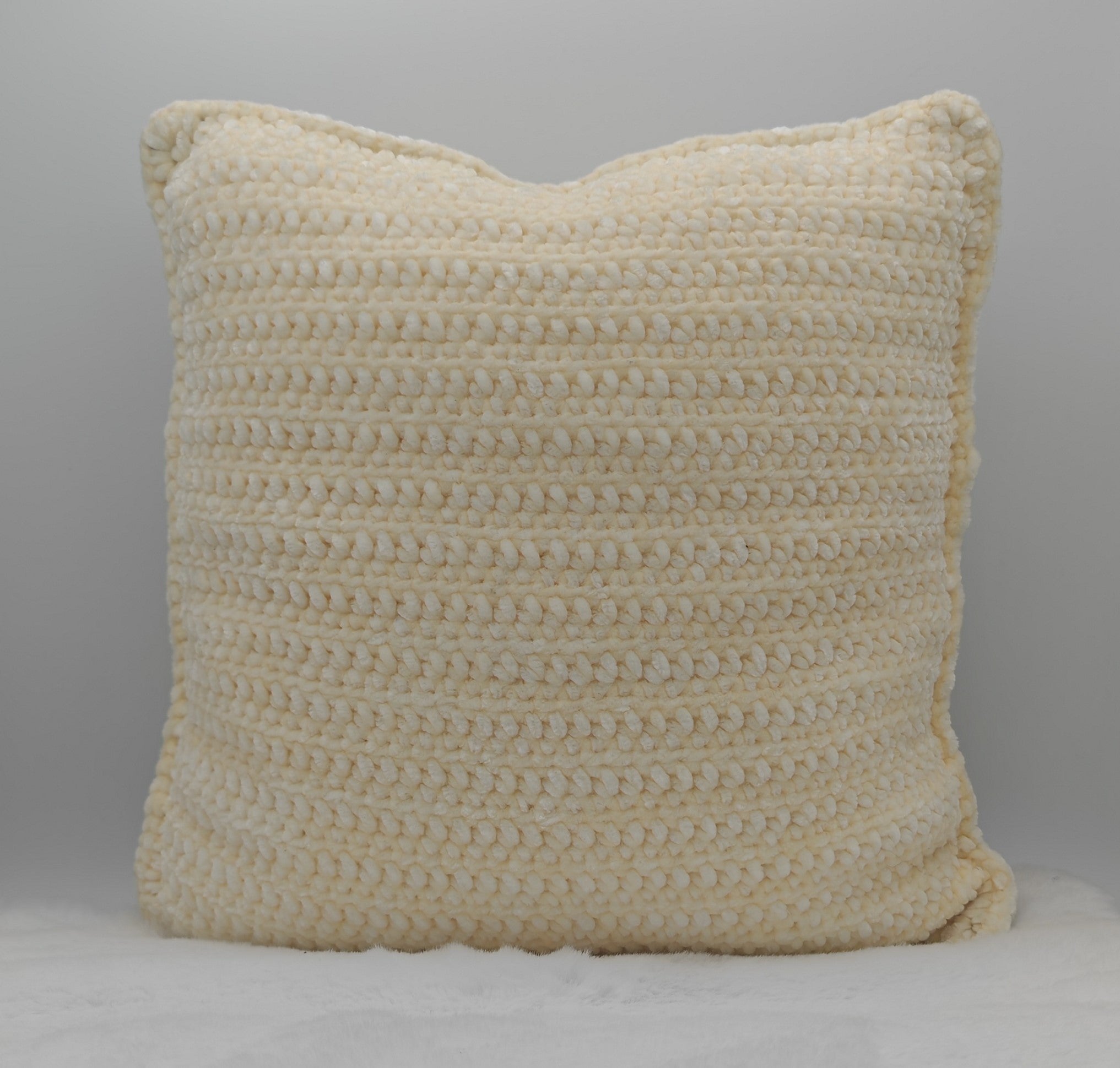 Gehäkeltes Kissen handgemacht | Boho Dekokissen mit Streifen | Wohnaccessoire in Naturtönen