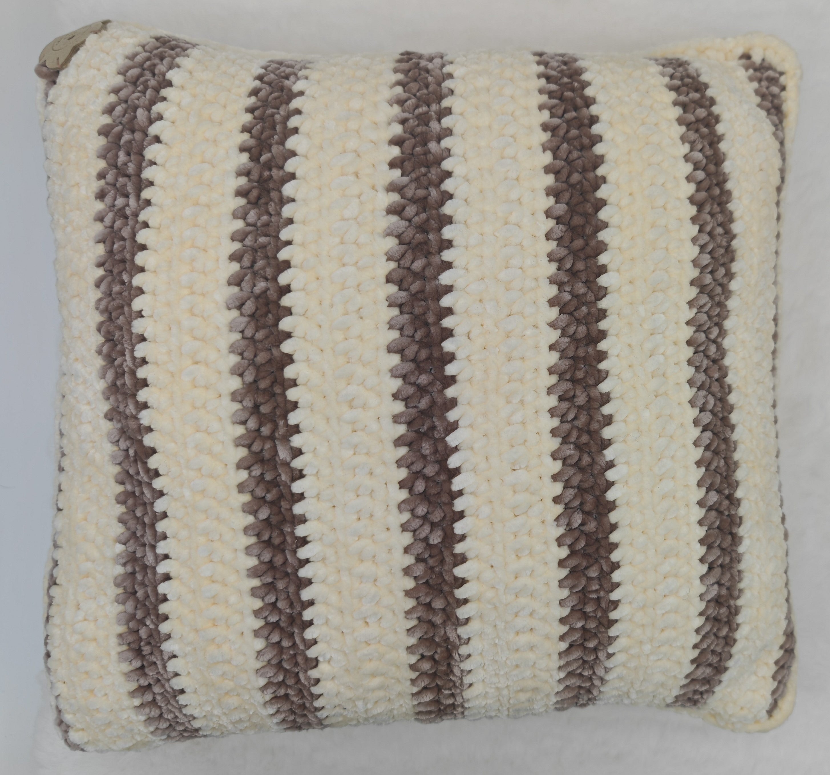 Gehäkeltes Kissen handgemacht | Boho Dekokissen mit Streifen | Wohnaccessoire in Naturtönen