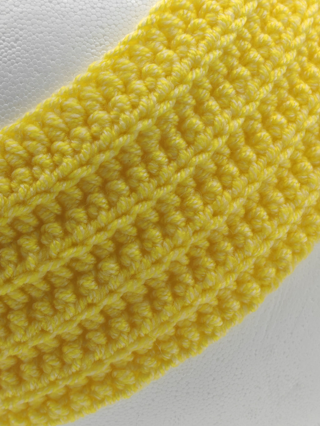 Gehäkeltes Stirnband mit Knoten – Gelb | Handgemachtes Stirnband für Damen