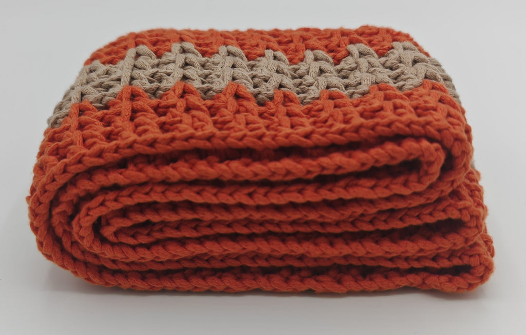 Handgehäkelter Loop-Schal im Boho-Stil – Rostorange & Beige