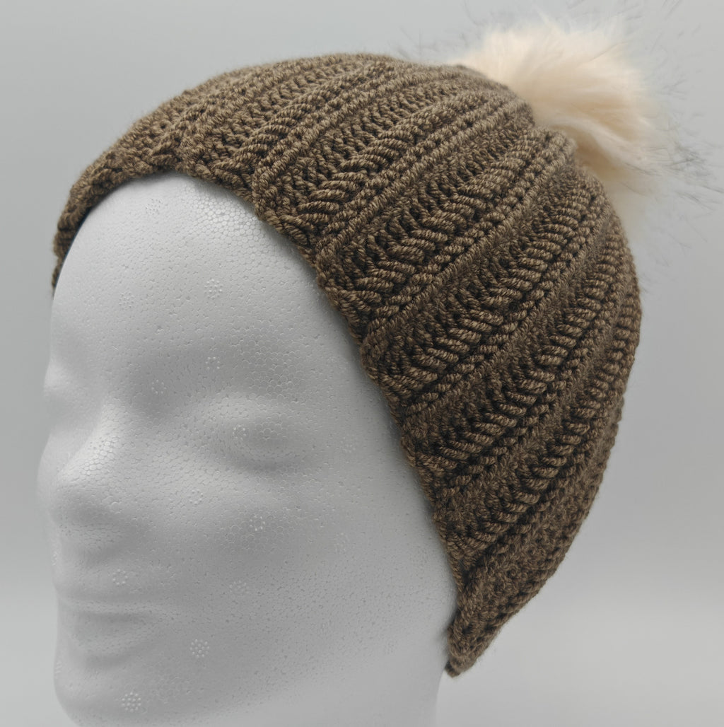 Handgehäkelte Wintermütze | wahlweise mit Bommel oder mit fester Schleife