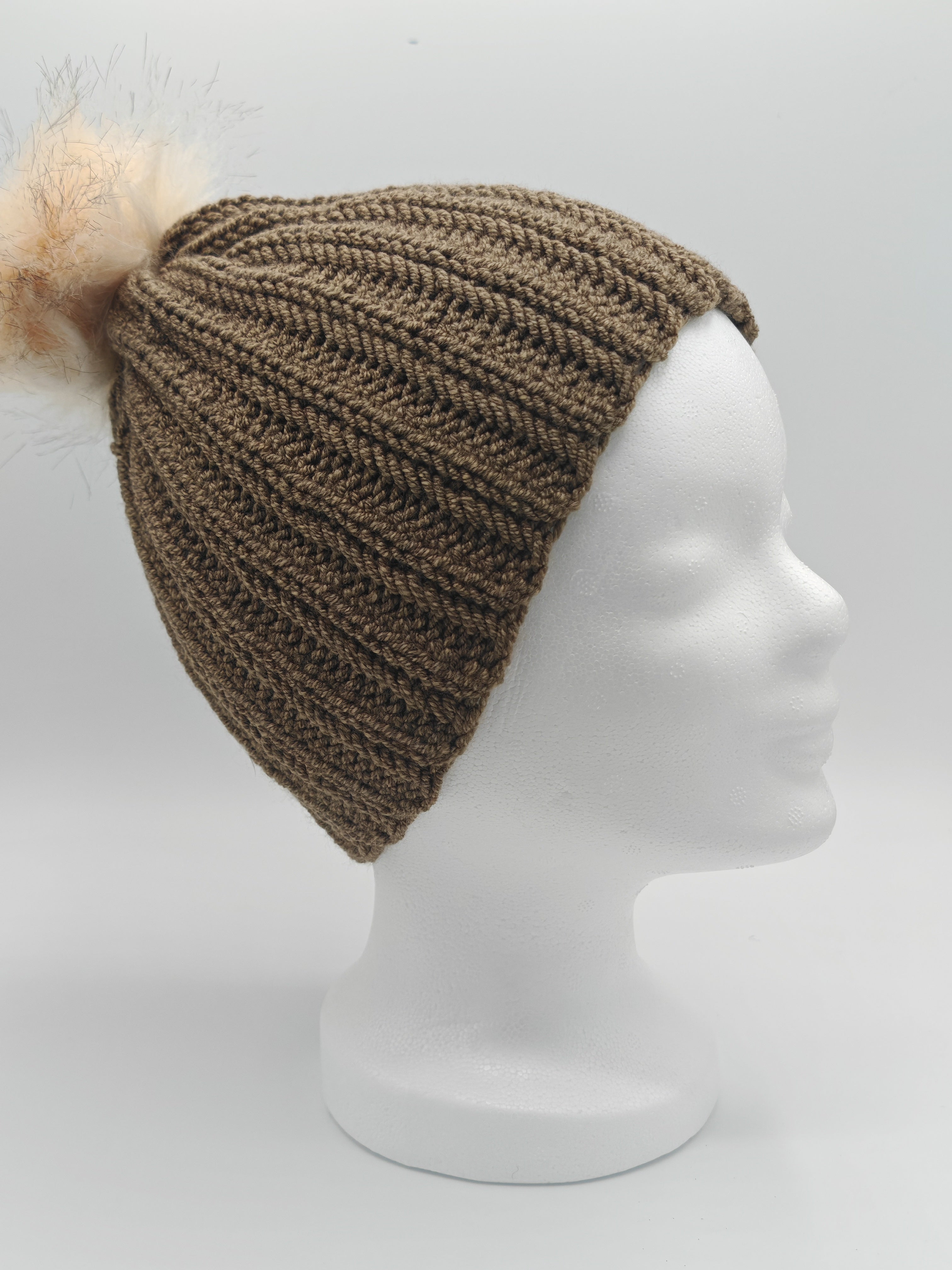 Handgehäkelte Wintermütze | wahlweise mit Bommel oder mit fester Schleife