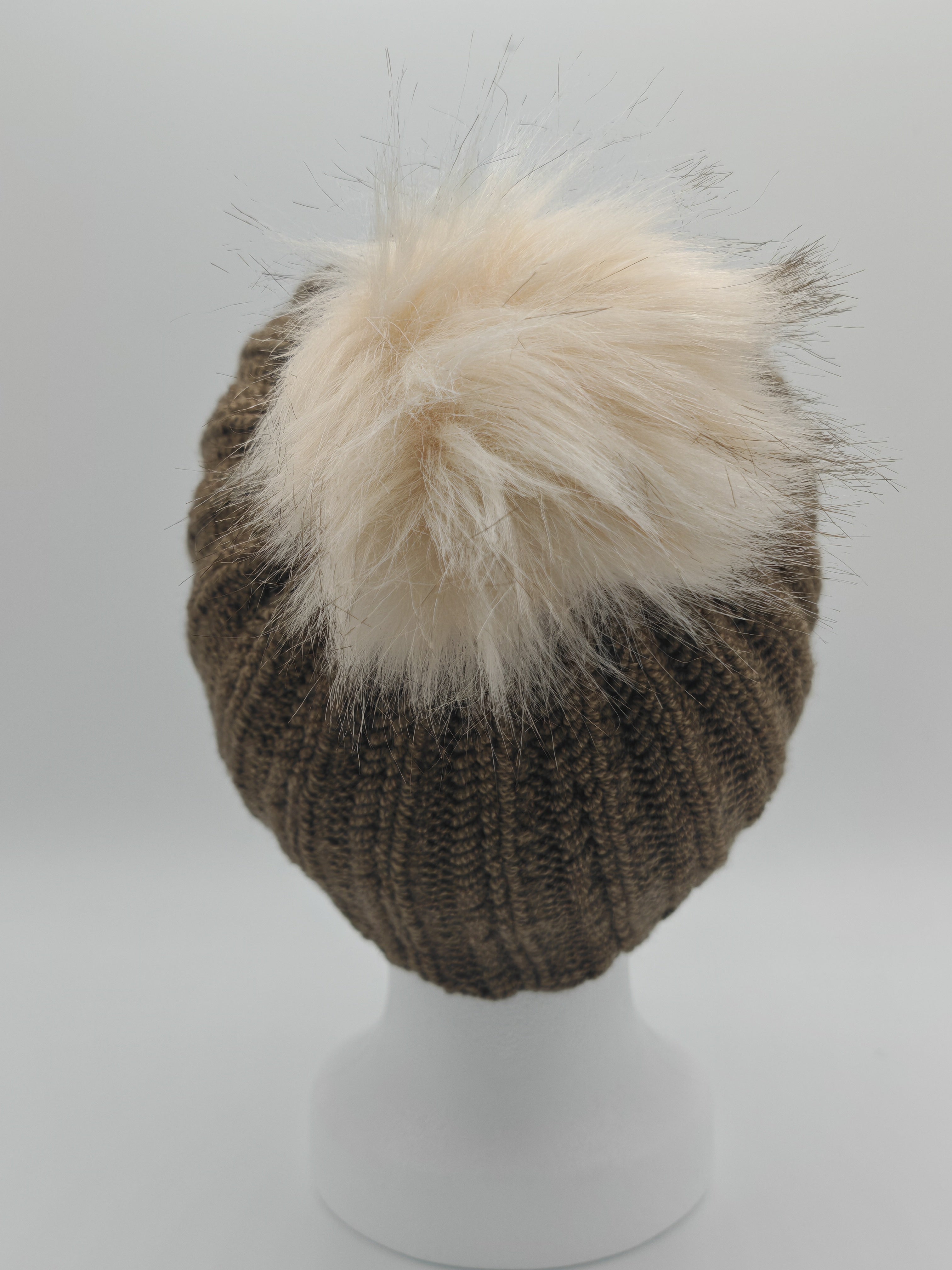 Handgehäkelte Wintermütze | wahlweise mit Bommel oder mit fester Schleife