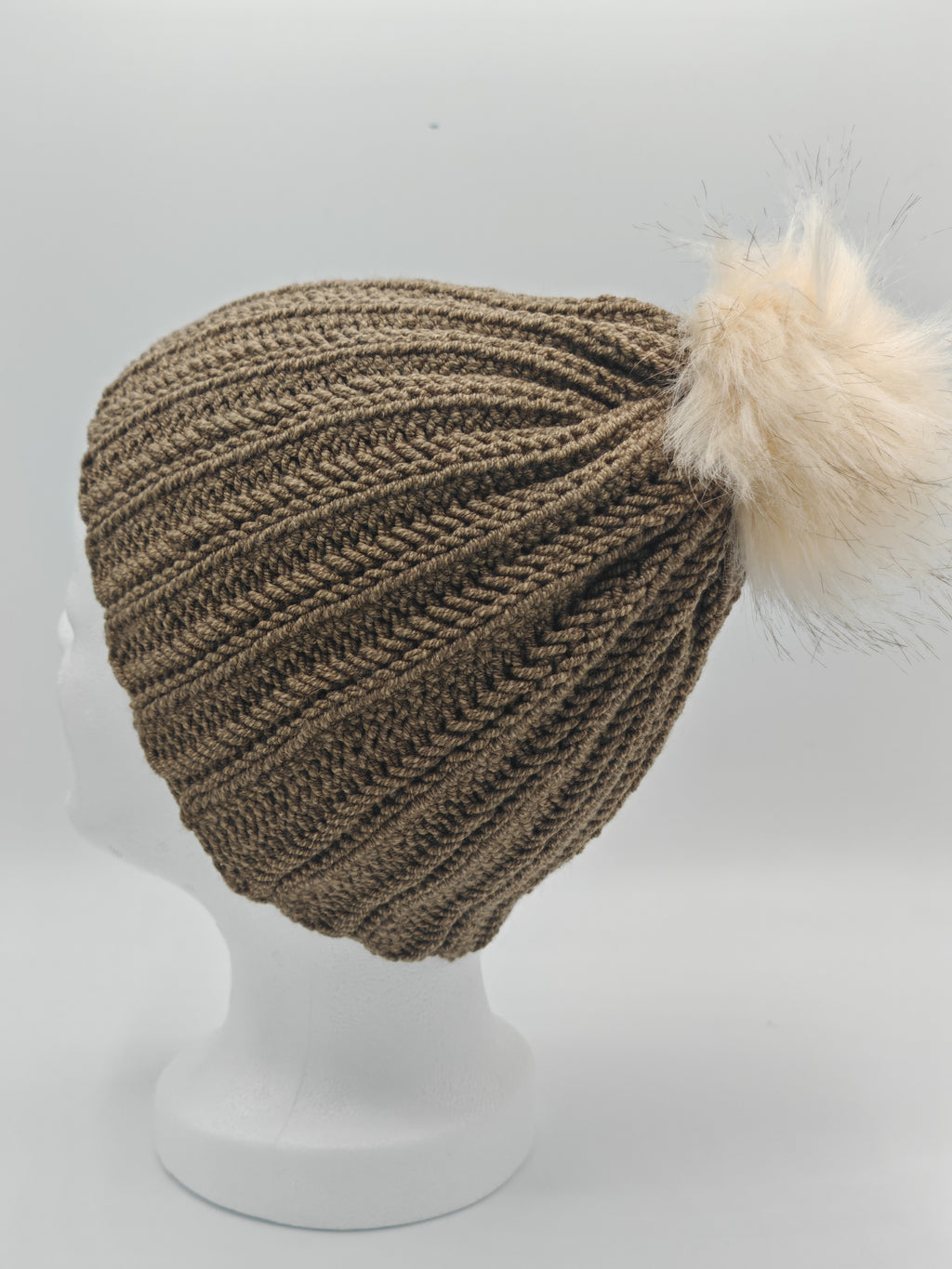 Handgehäkelte Wintermütze | wahlweise mit Bommel oder mit fester Schleife
