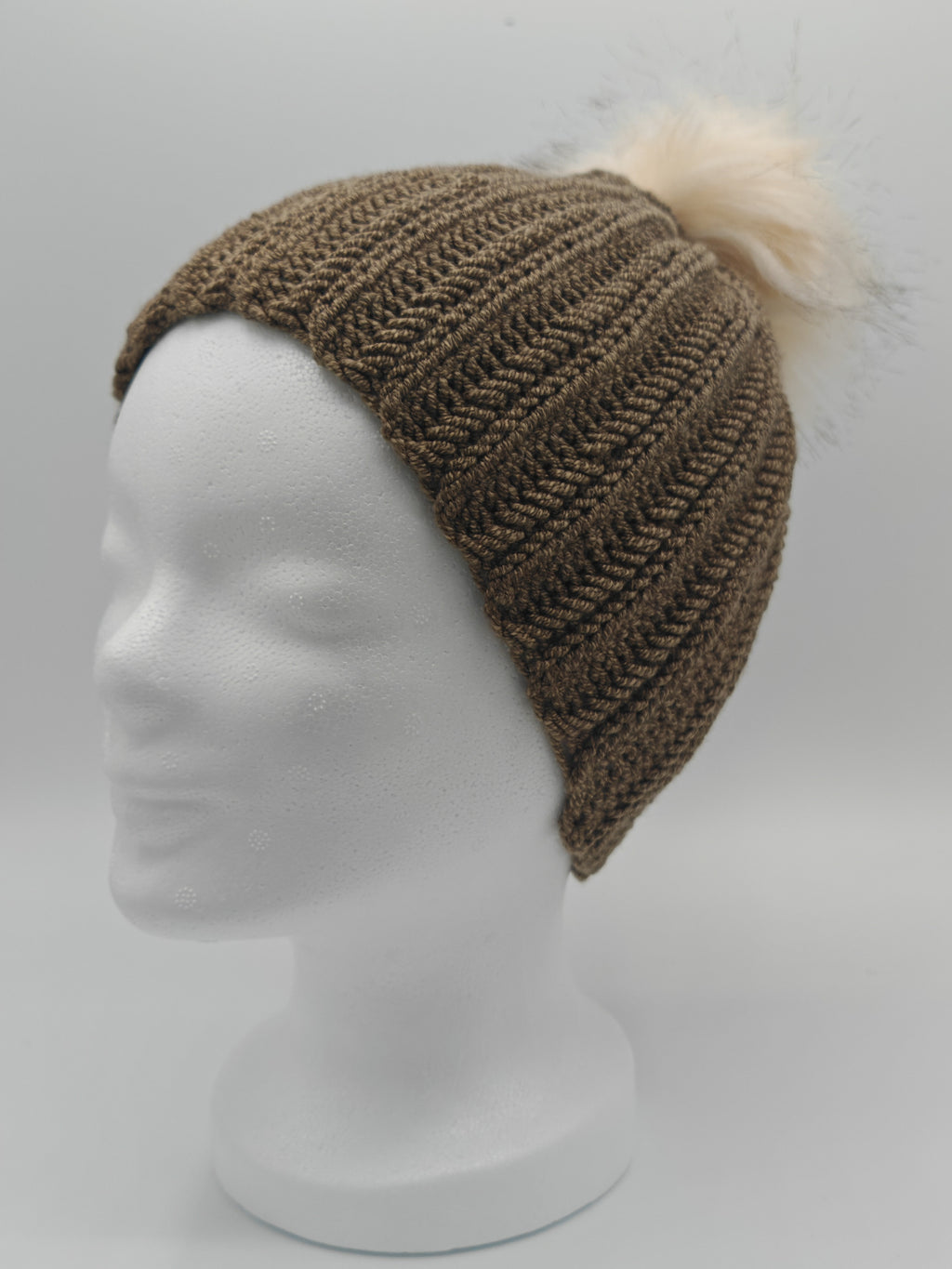 Handgehäkelte Wintermütze | wahlweise mit Bommel oder mit fester Schleife