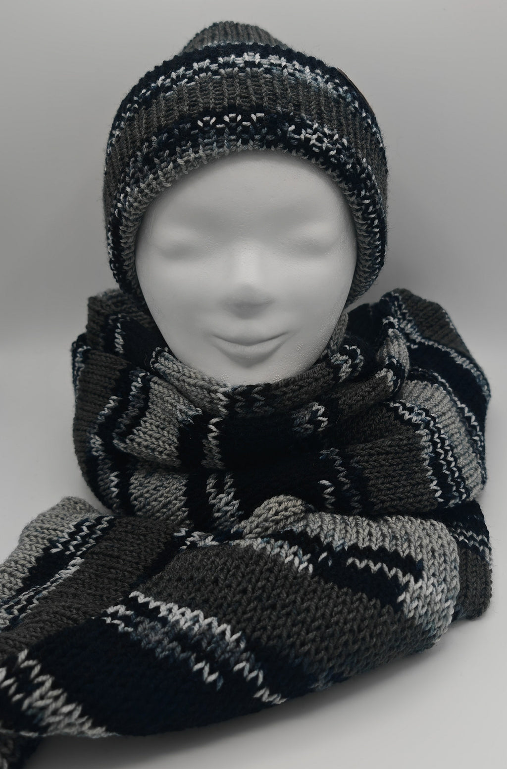 Handgestricktes Partnerlook Set – Mütze, Schal & Hundeloop | Handmade Winterset Unikat