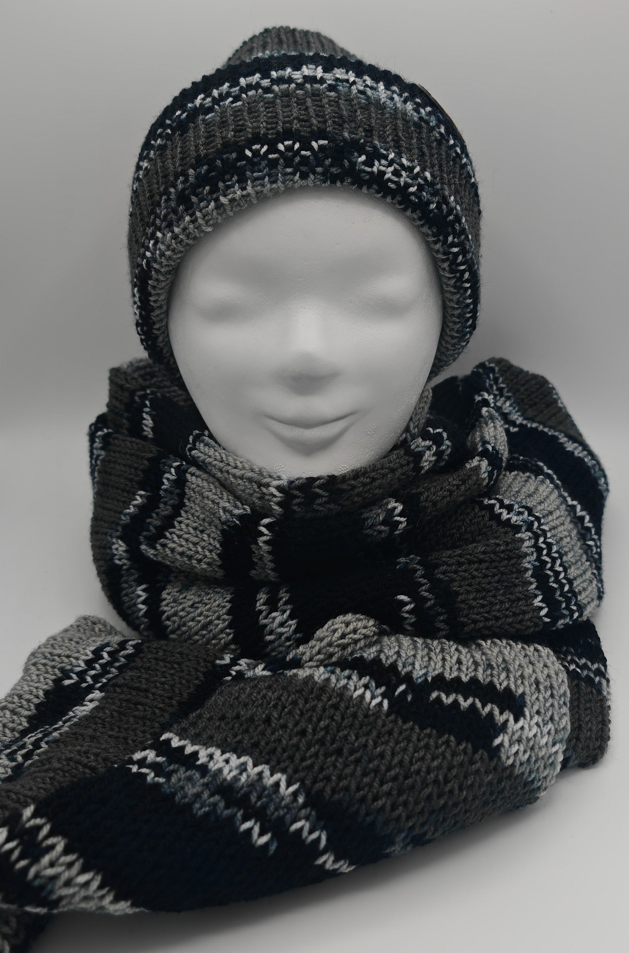 Handgestricktes Partnerlook Set – Mütze, Schal & Hundeloop | Handmade Winterset Unikat