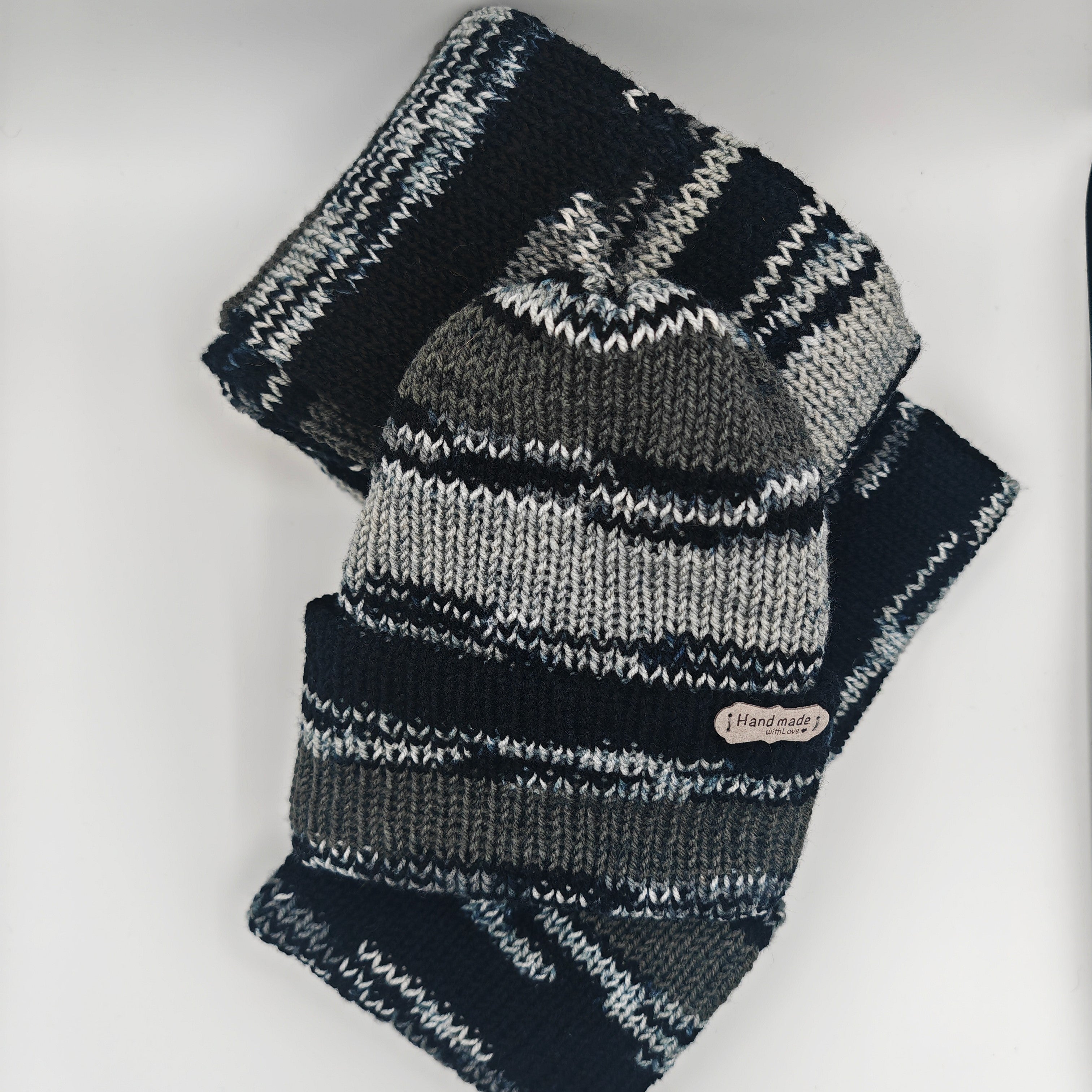 Handgestricktes Partnerlook Set – Mütze, Schal & Hundeloop | Handmade Winterset Unikat