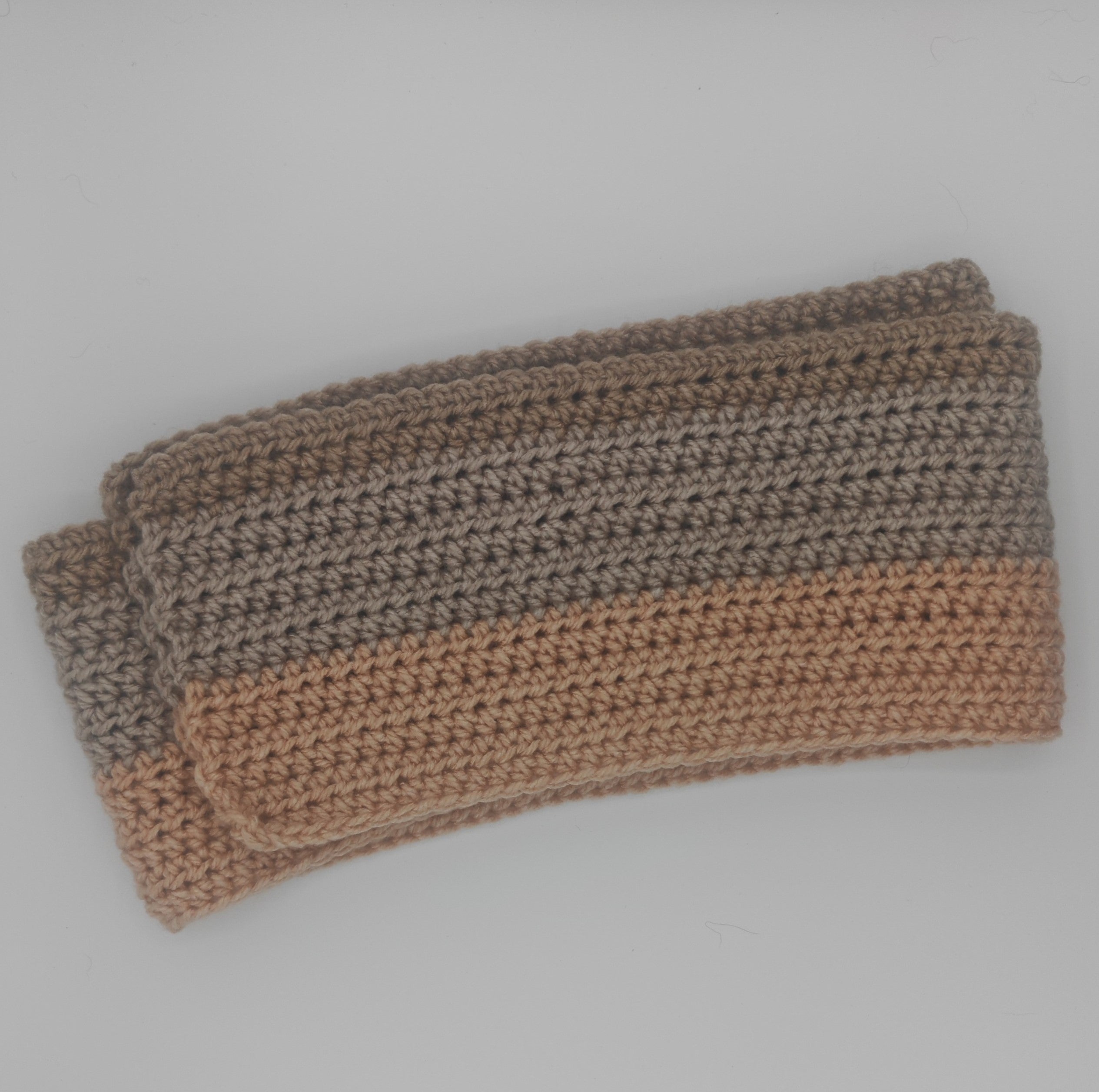 Handgehäkelter Schal in Naturtönen – kuschelig & zeitlos | Unikat
