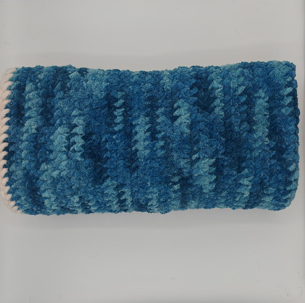 Handgehäkelte Kuscheldecke in Blau | Sofa- & Babydecke | Handgemacht
