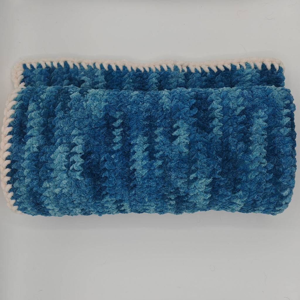 Handgehäkelte Kuscheldecke in Blau | Sofa- & Babydecke | Handgemacht