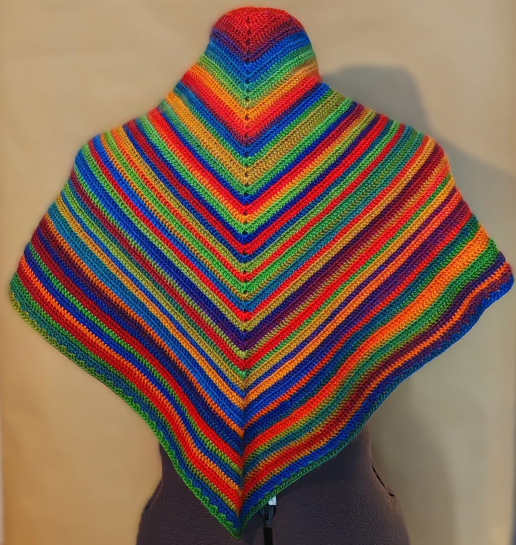 Handgehäkeltes Regenbogen Dreieckstuch – Unikat | Boho Häkeltuch