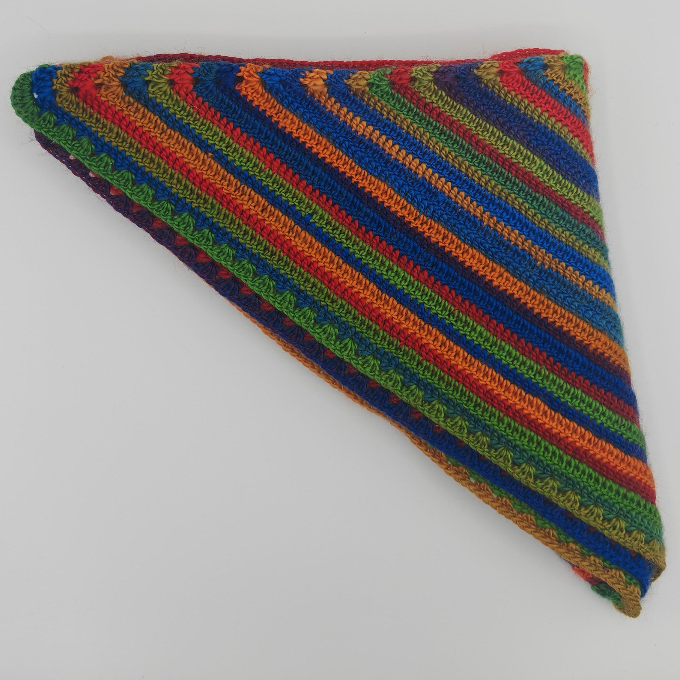 Handgehäkeltes Regenbogen Dreieckstuch – Unikat | Boho Häkeltuch