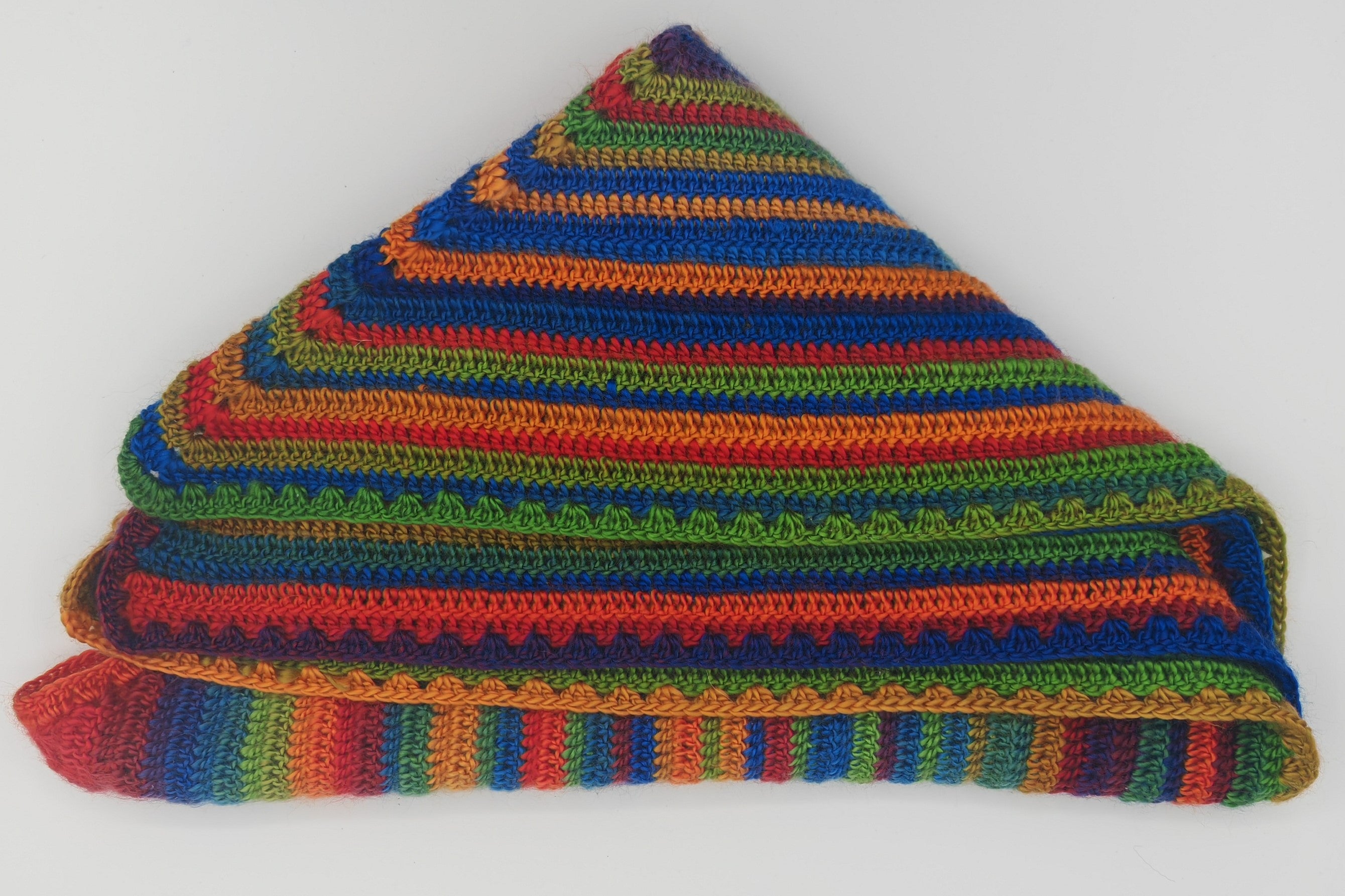 Handgehäkeltes Regenbogen Dreieckstuch – Unikat | Boho Häkeltuch