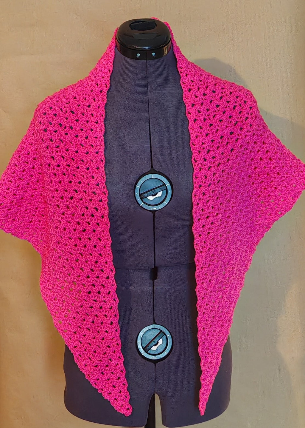 Gehäkeltes Dreieckstuch Pink – Handgemachtes Schultertuch Damen – Boho Häkel Schal – Leichtes Sommertuch