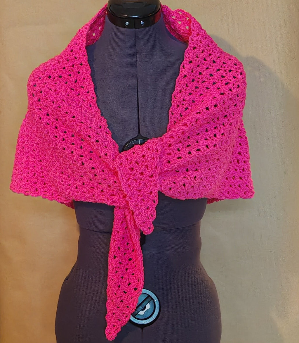 Gehäkeltes Dreieckstuch Pink – Handgemachtes Schultertuch Damen – Boho Häkel Schal – Leichtes Sommertuch