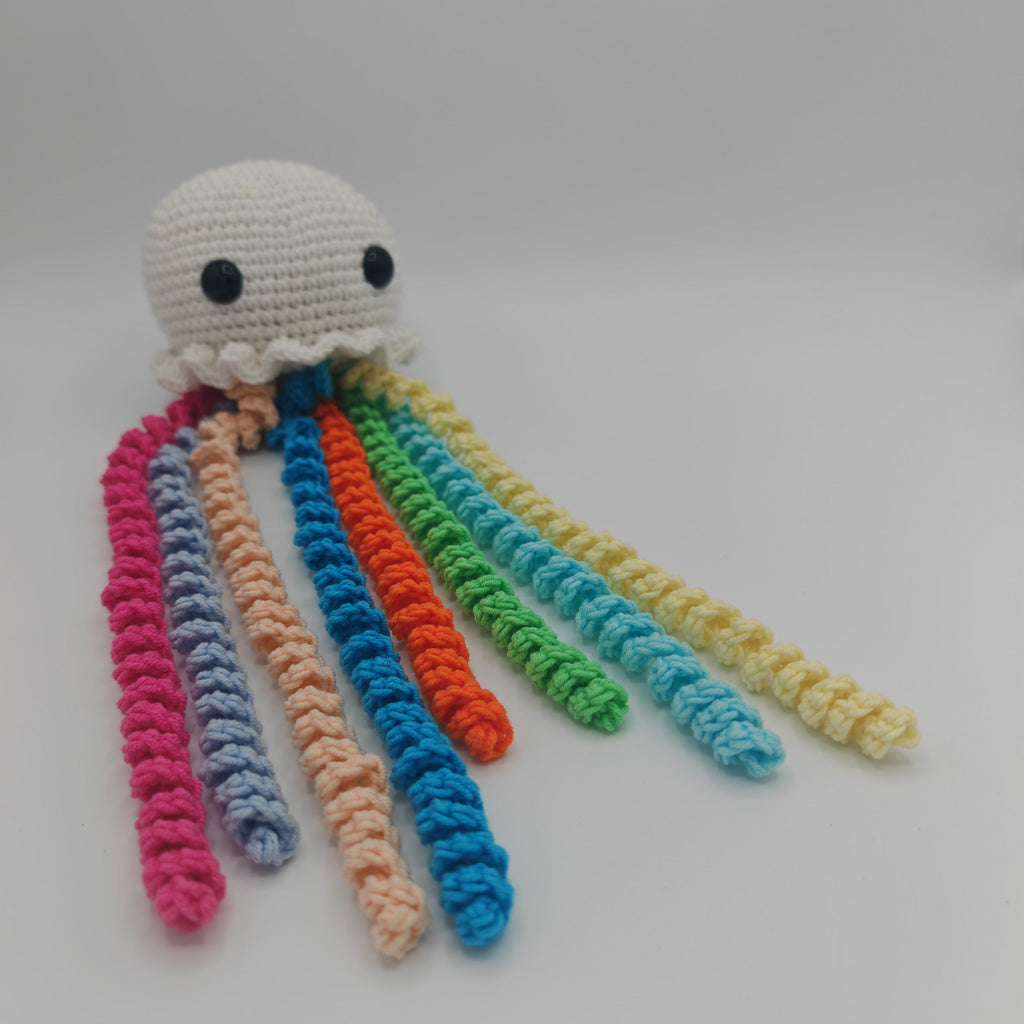 Handgemachte Häkel-Qualle – Amigurumi Deko aus Baumwolle