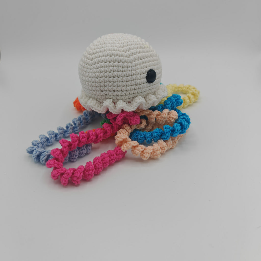 Handgemachte Häkel-Qualle – Amigurumi Deko aus Baumwolle