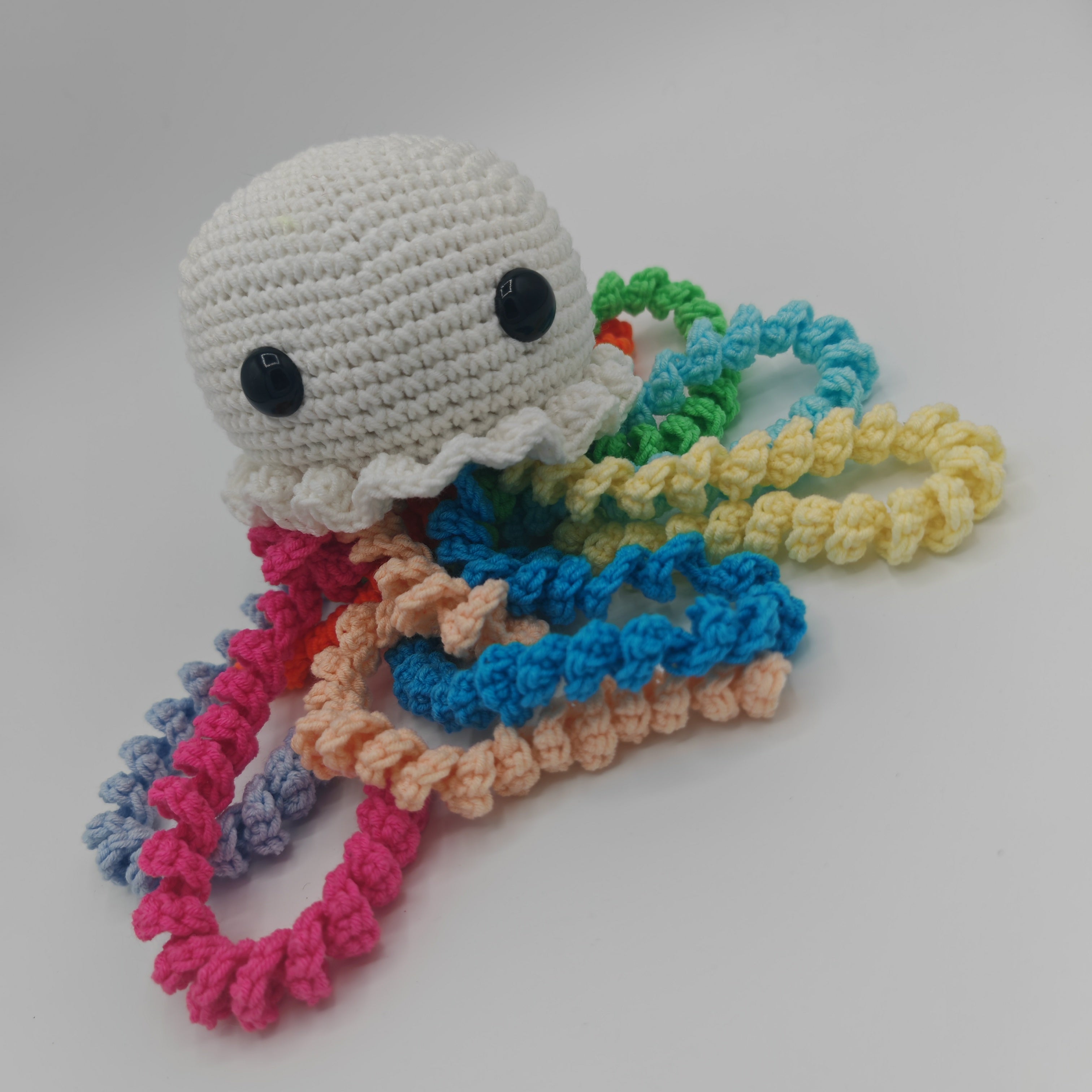 Handgemachte Häkel-Qualle – Amigurumi Deko aus Baumwolle