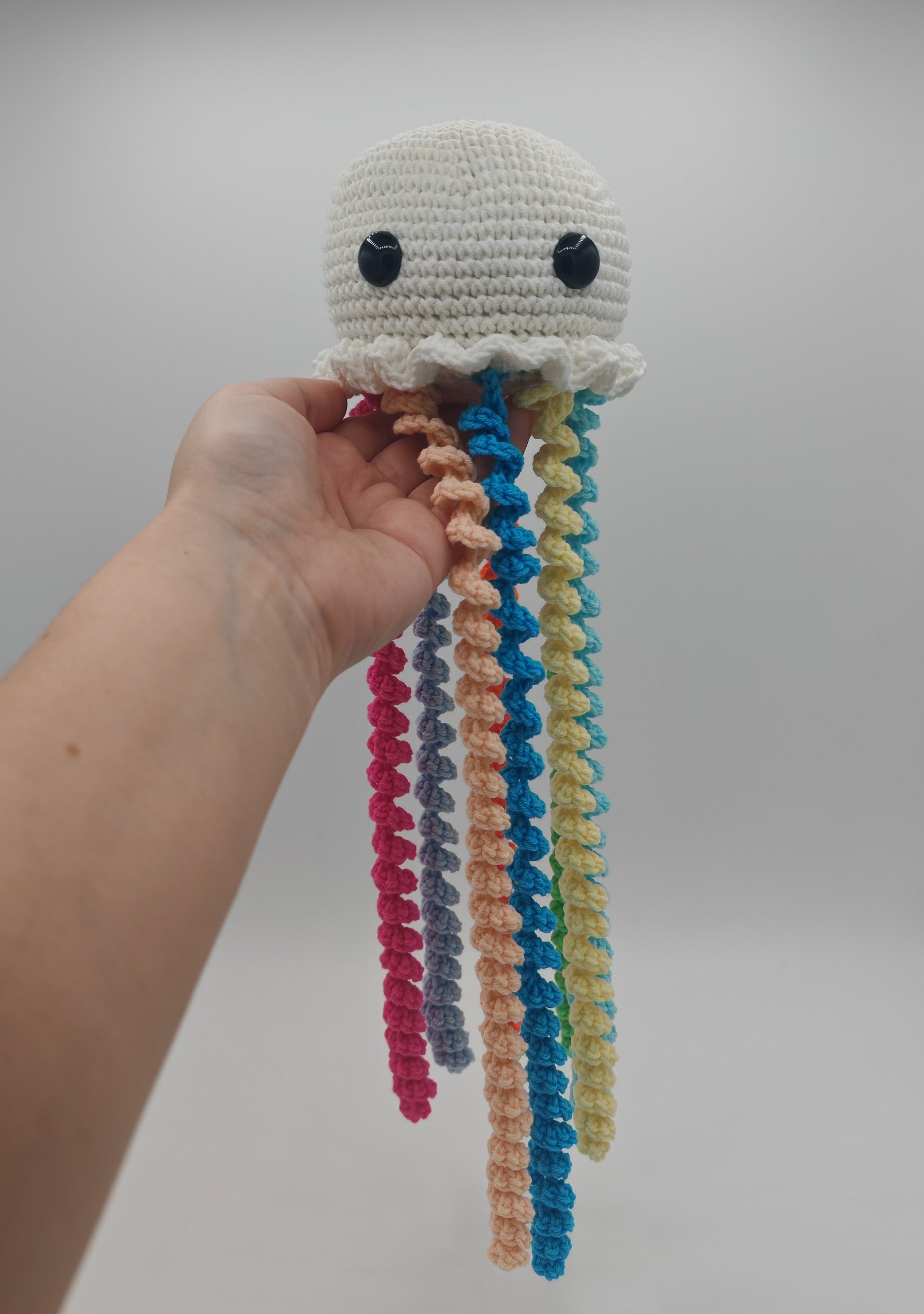 Handgemachte Häkel-Qualle – Amigurumi Deko aus Baumwolle