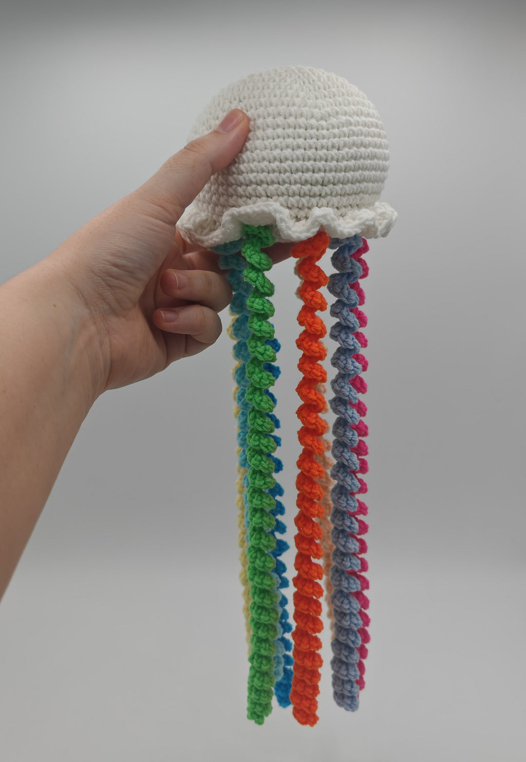 Handgemachte Häkel-Qualle – Amigurumi Deko aus Baumwolle