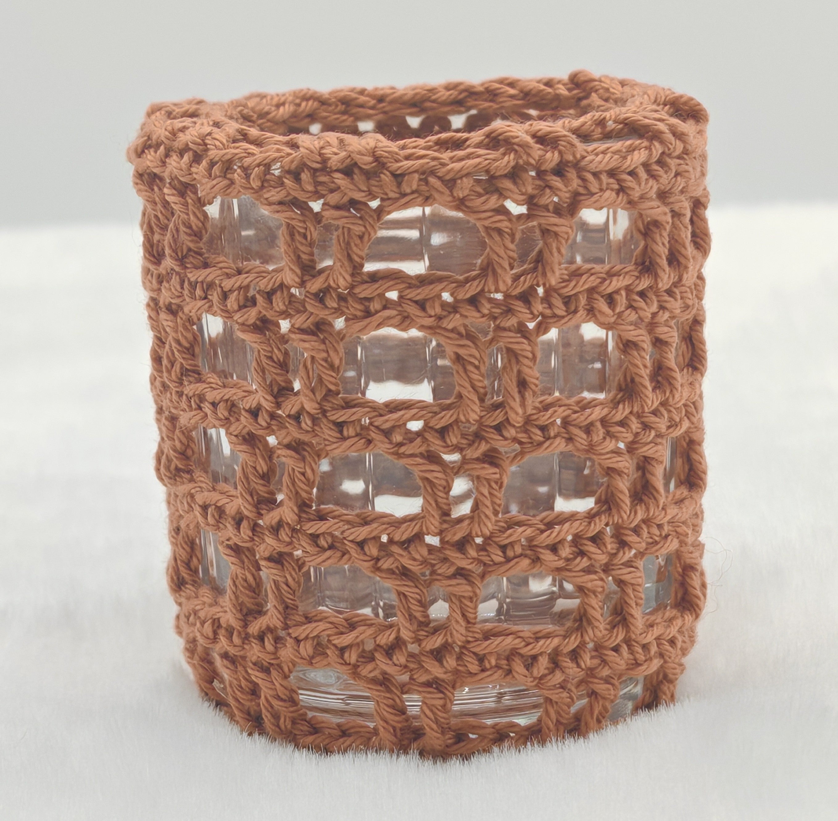 Gehäkeltes Windlicht aus Glas | Handgemachter Teelichthalter im Boho Stil | Deko in verschiedenen Farben