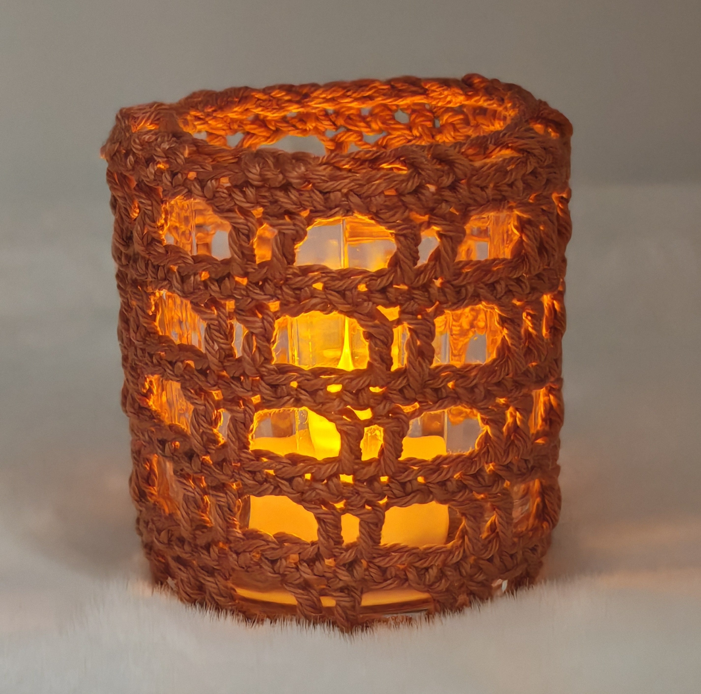 Gehäkeltes Windlicht aus Glas | Handgemachter Teelichthalter im Boho Stil | Deko in verschiedenen Farben