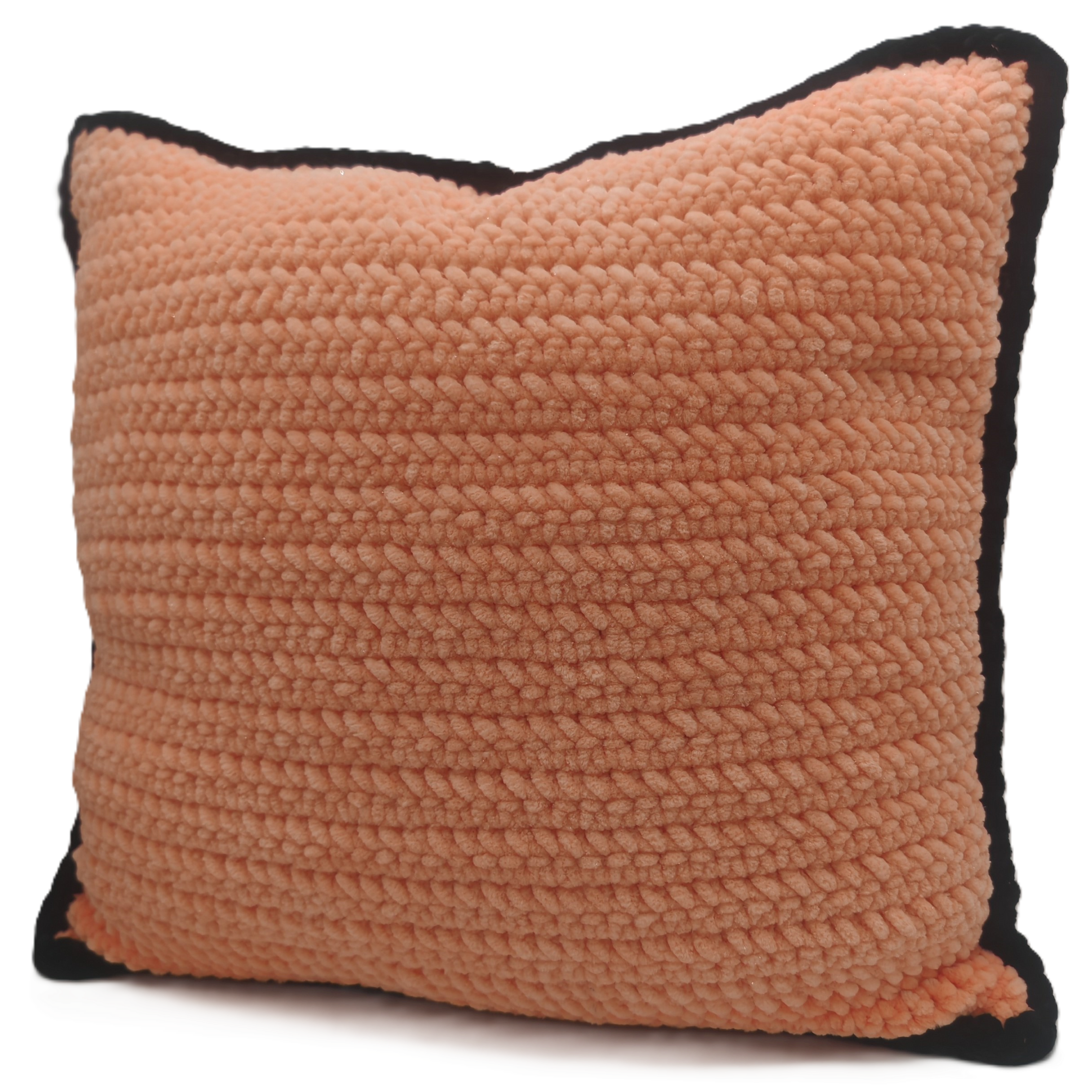Handgehäkeltes Dekokissen aus Chenille – Apricot mit schwarzem Rand | Modernes Sofakissen Handmade