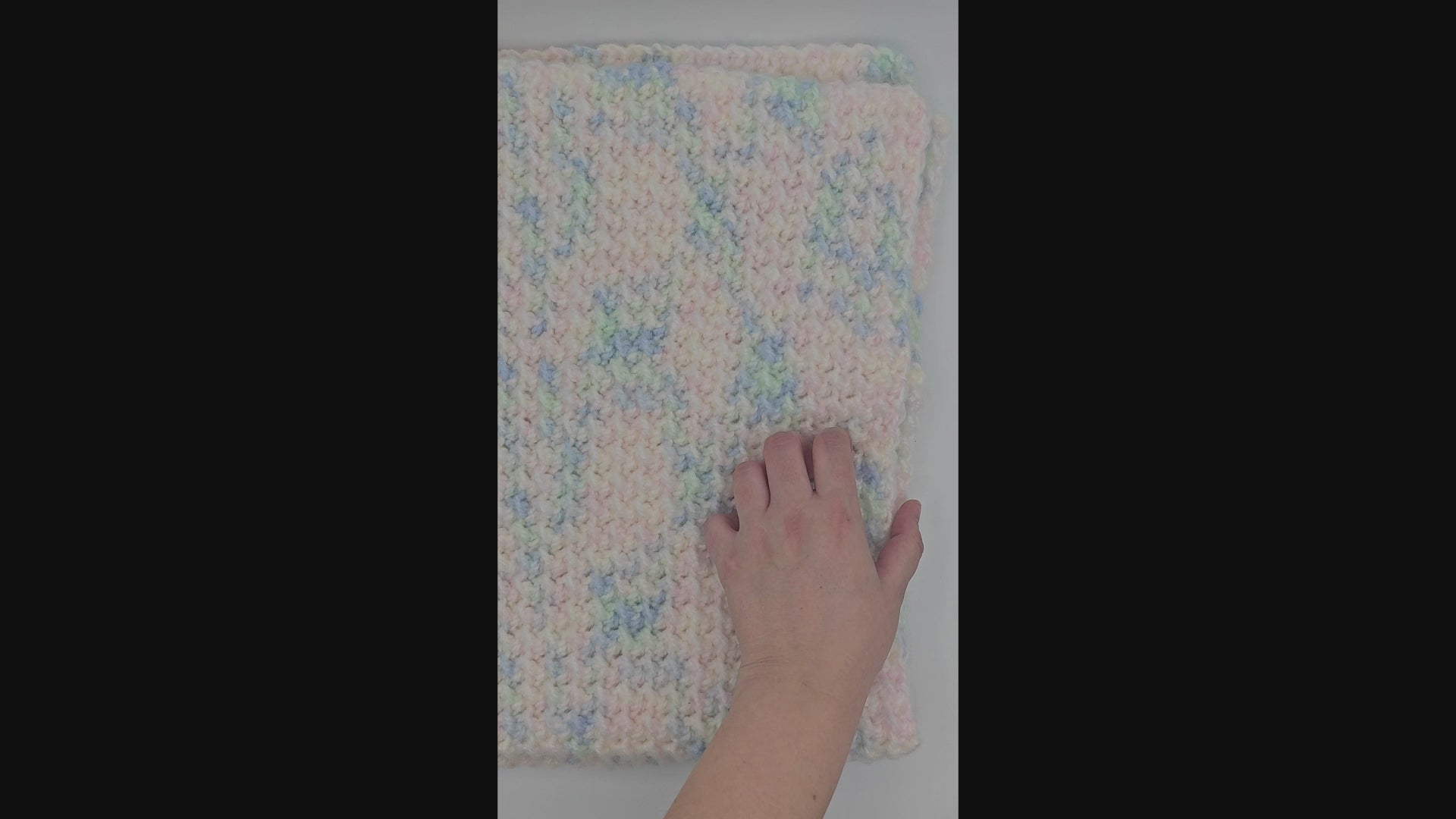 Handgehäkelte Babydecke 70x75 cm | Weiche Häkeldecke in Pastell, Geschenk zur Geburt