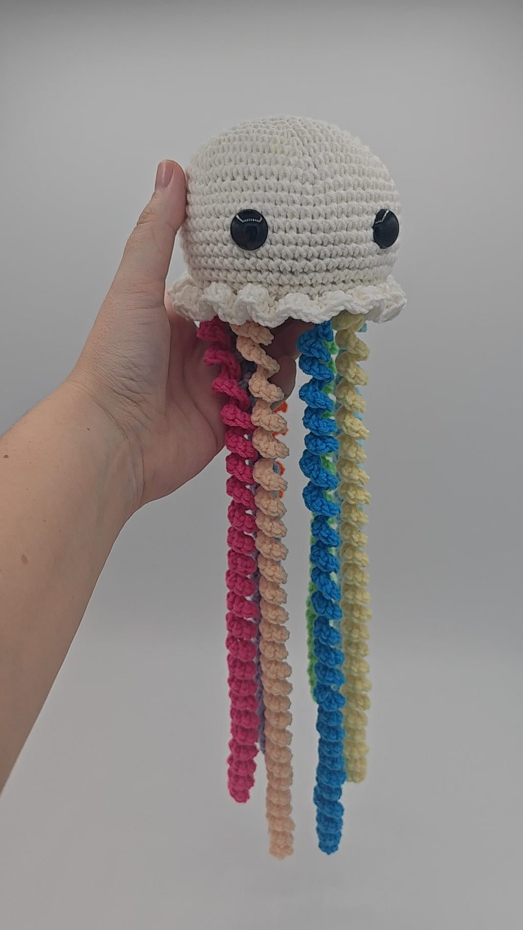 Handgemachte Häkel-Qualle – Amigurumi Deko aus Baumwolle