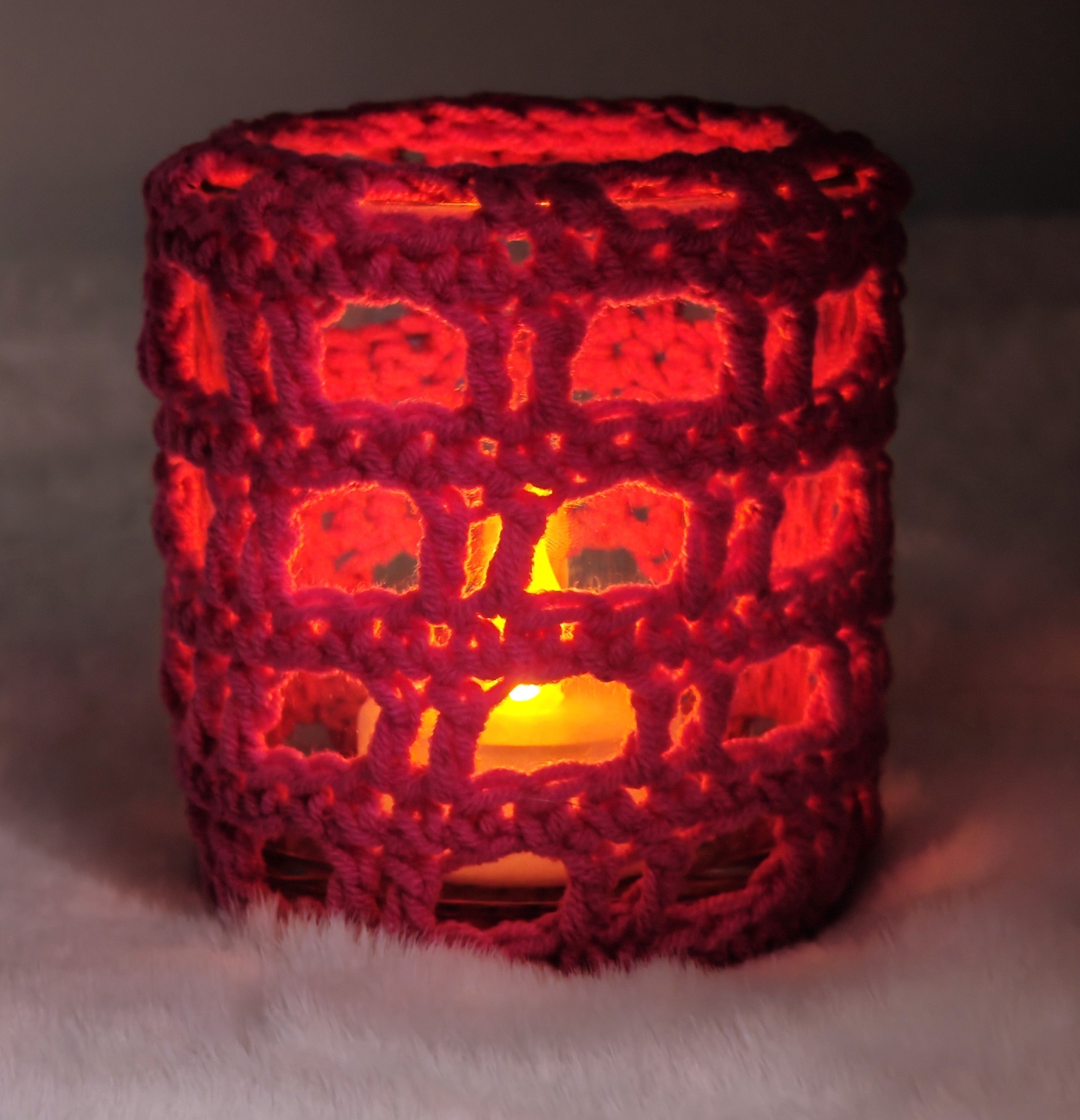 Gehäkeltes Windlicht aus Glas | Handgemachter Teelichthalter im Boho Stil | Deko in verschiedenen Farben